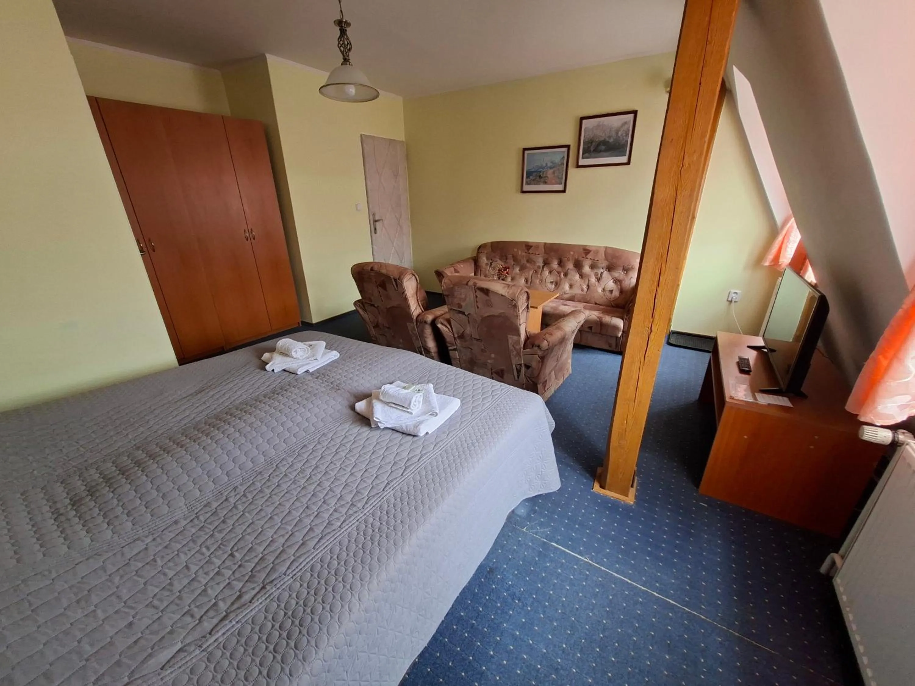 Photo of the whole room, Bed in Hotel Alster