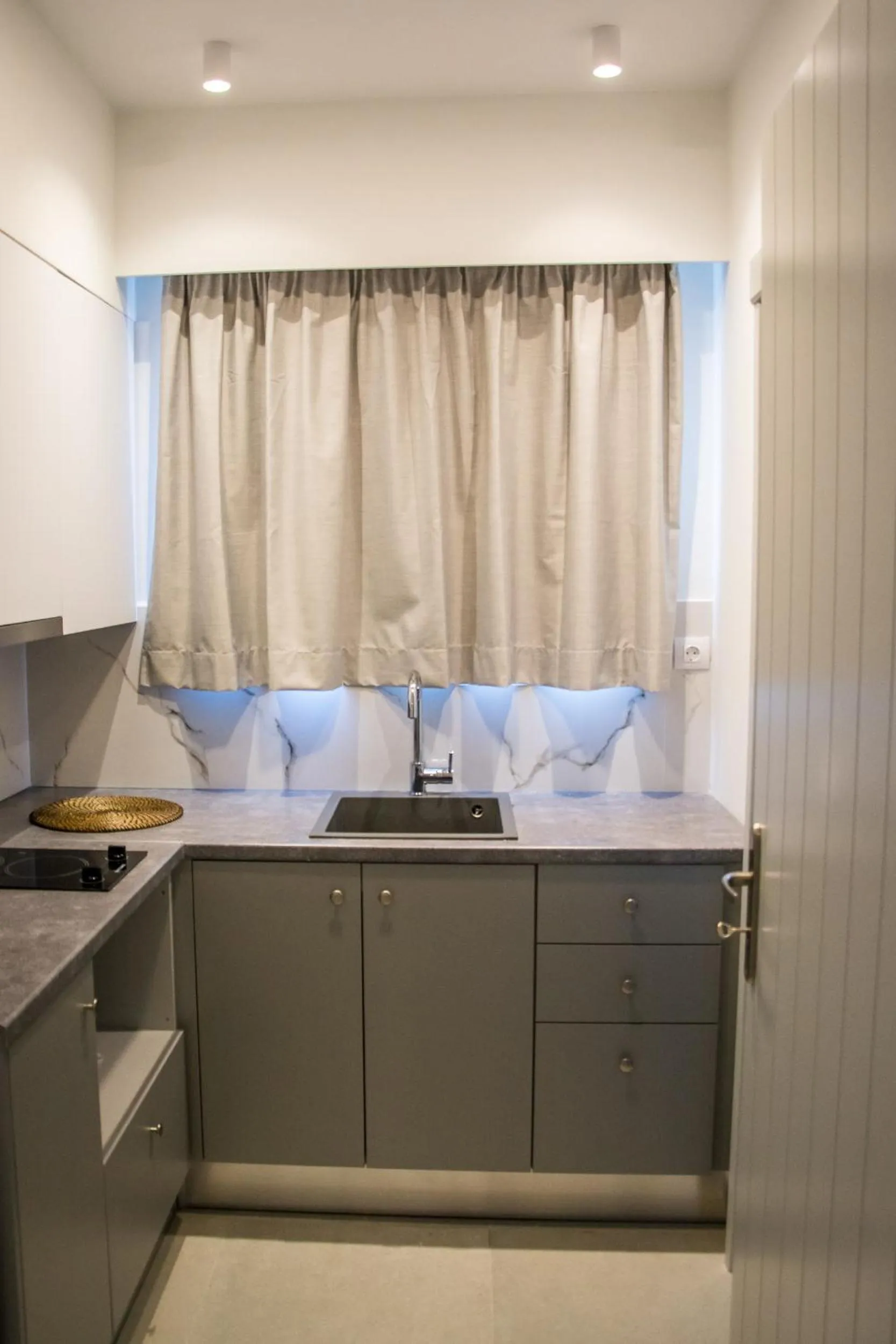 Kitchen or kitchenette in Pharos Apartments