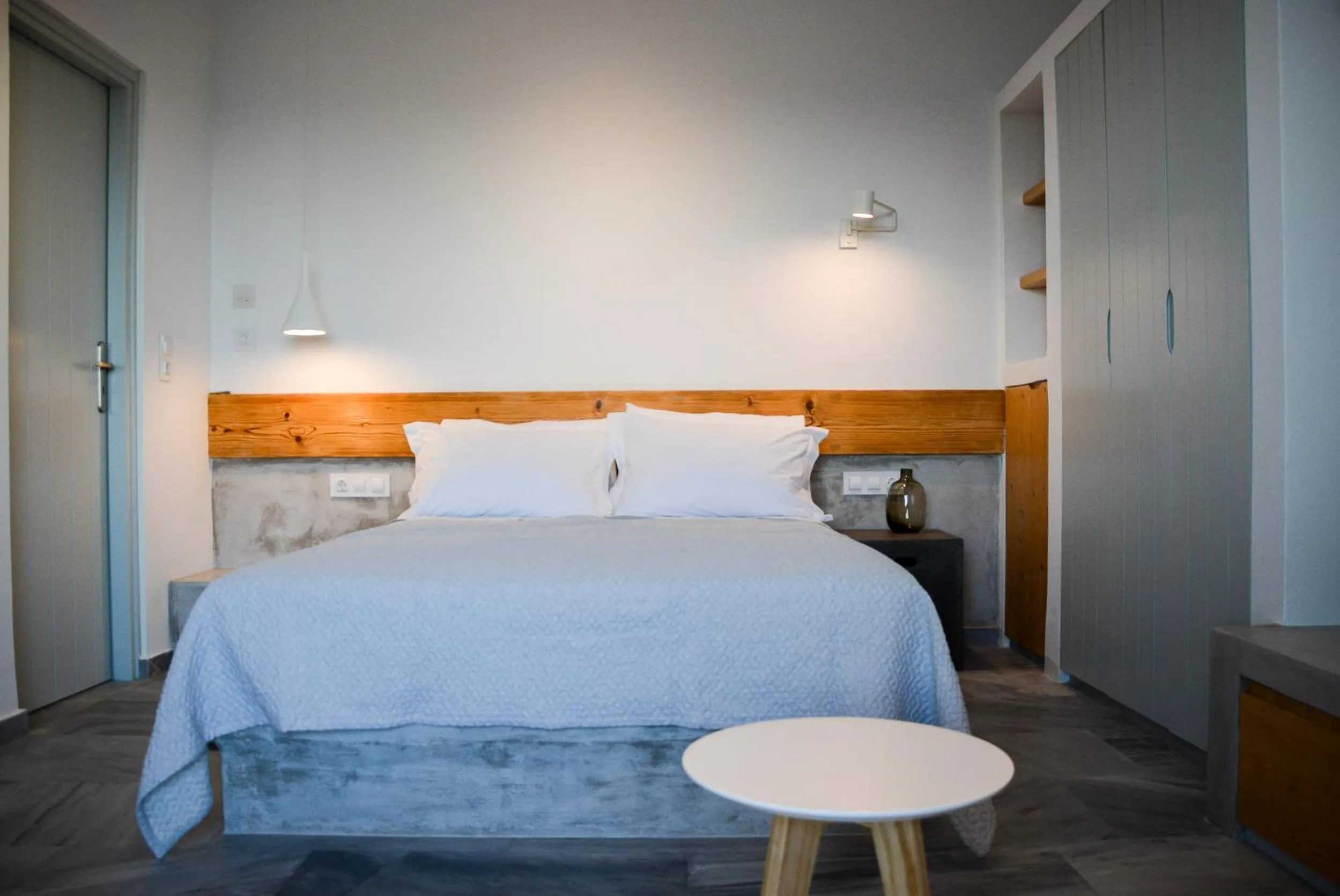 Photo of the whole room in Pharos Apartments