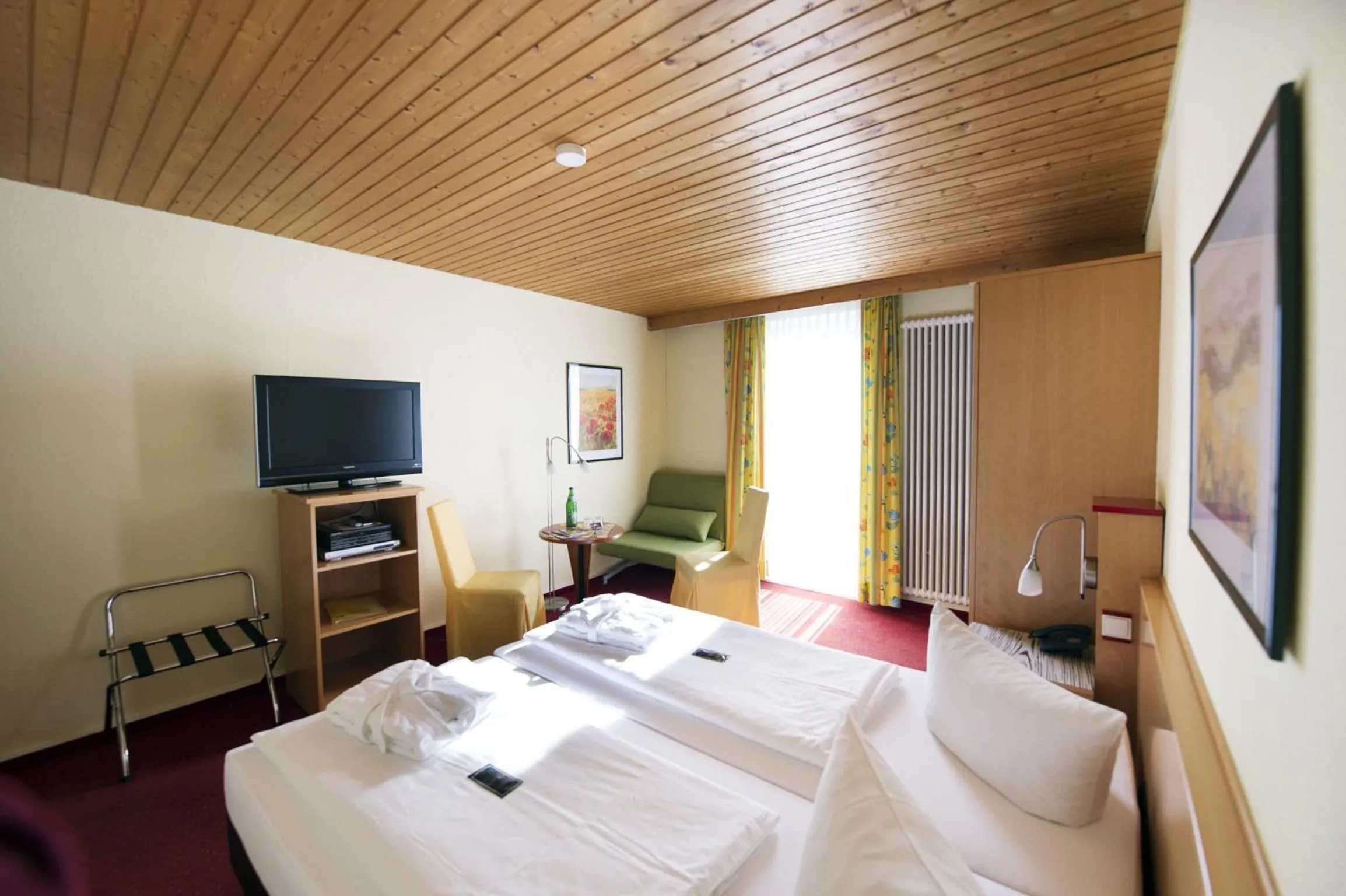 Photo of the whole room, Bed in Hotel Garni Elegant