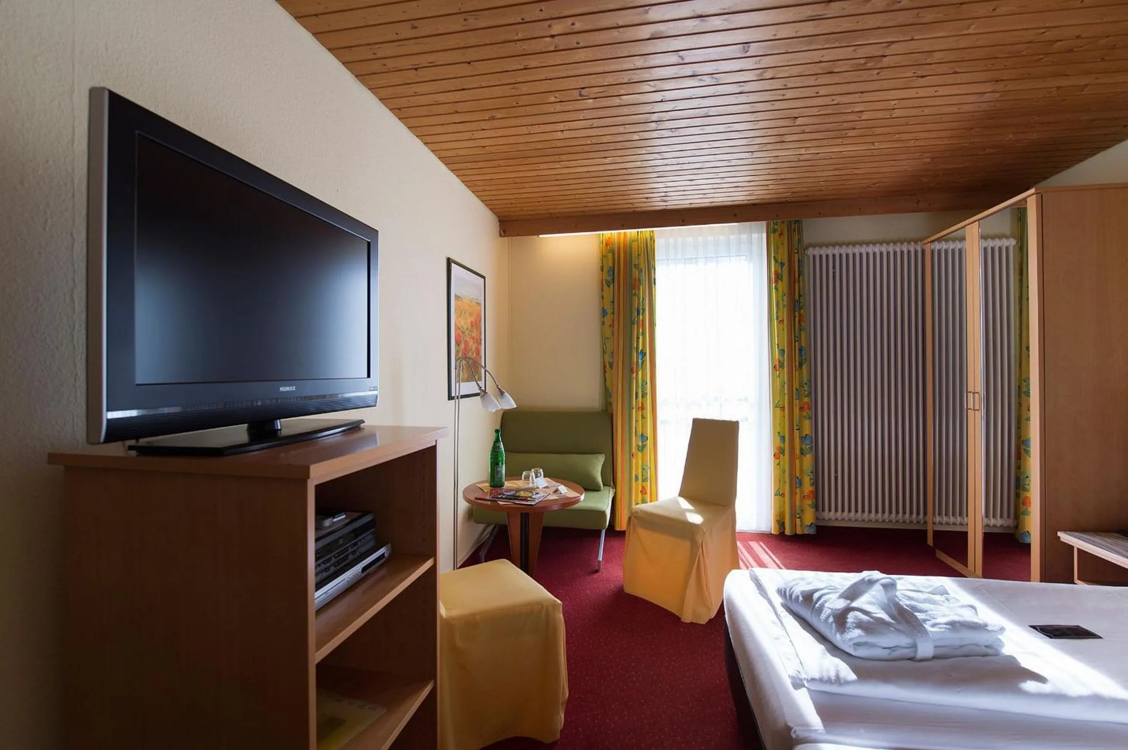 TV and multimedia, Bed in Hotel Garni Elegant