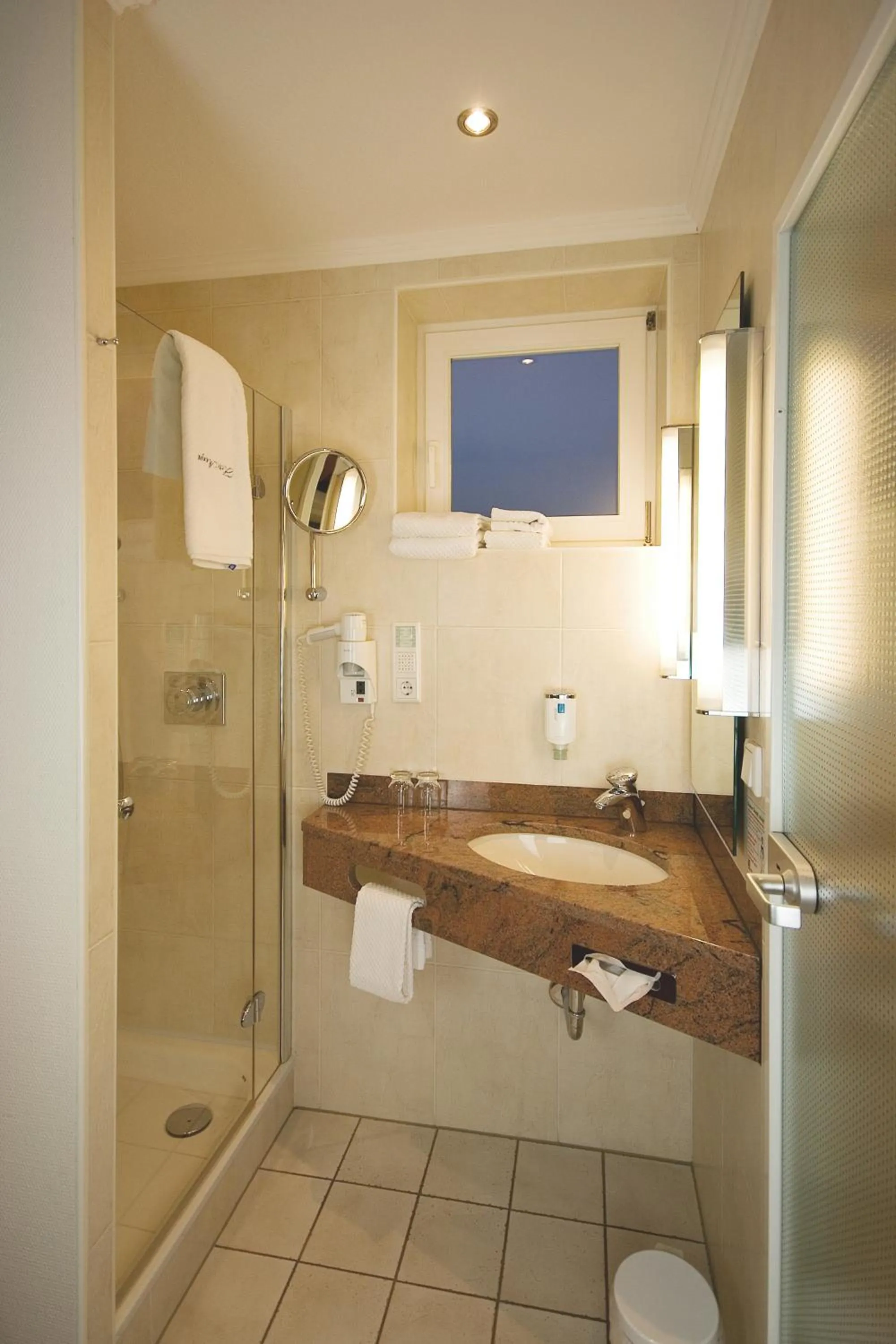 Bathroom in Hotel Menge "An der Schlacht"