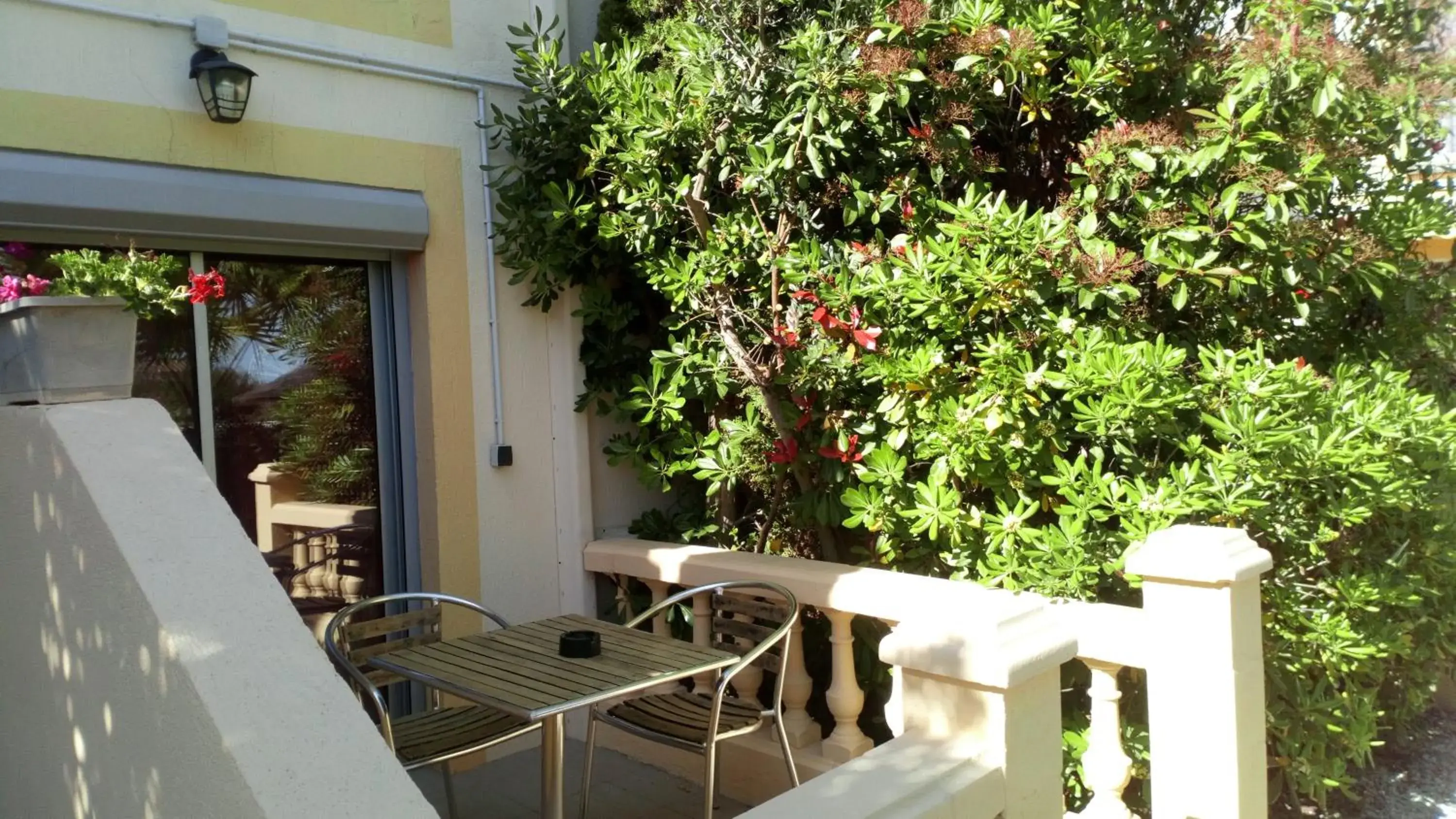 Exclusive Double Room with Terrace - free parking - heated swimming pool in Brit Hotel Confort Hélios Agde Exclusive Double Room with Terrace - free parking - heated swimming pool in Brit Hotel Confort Hélios Agde