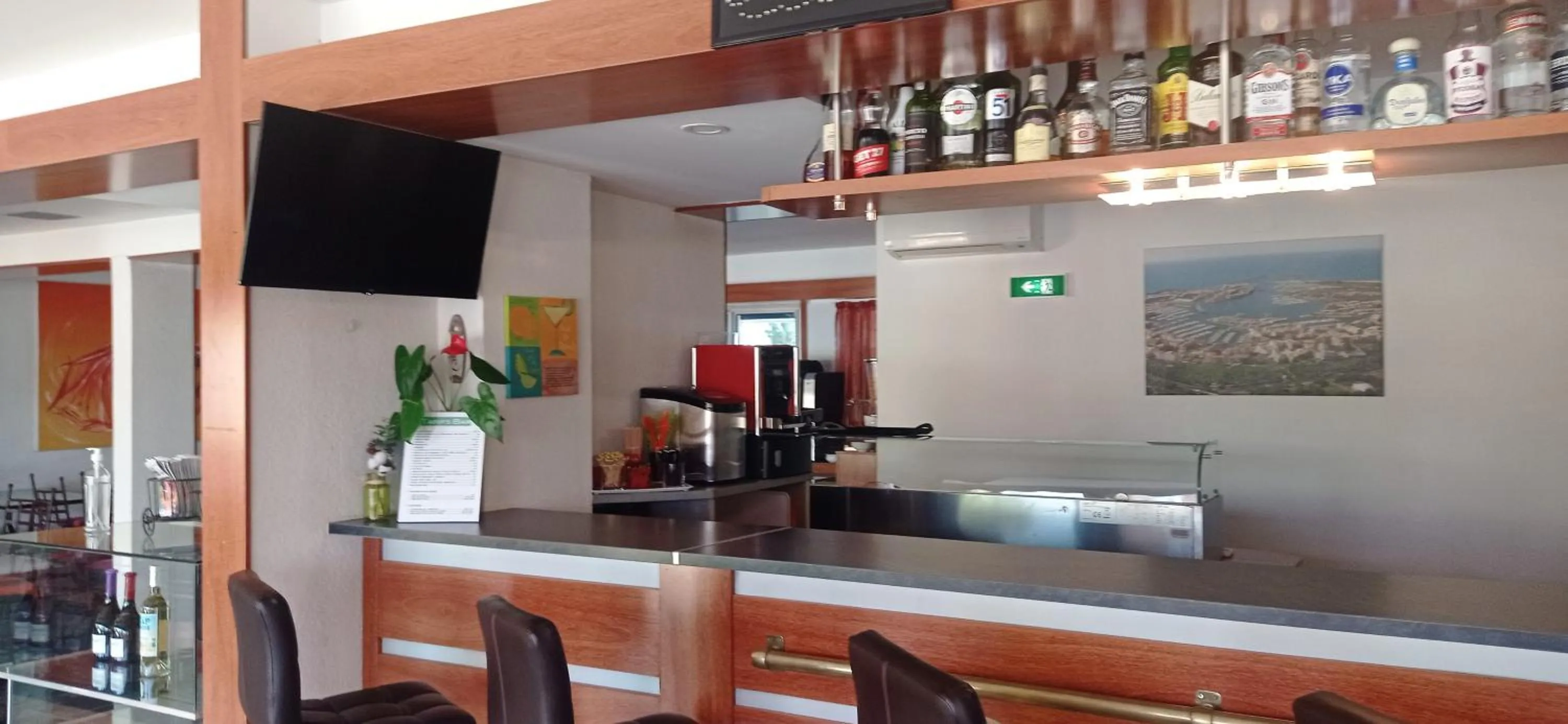 Lounge or bar in Brit Hotel Confort Hélios Agde