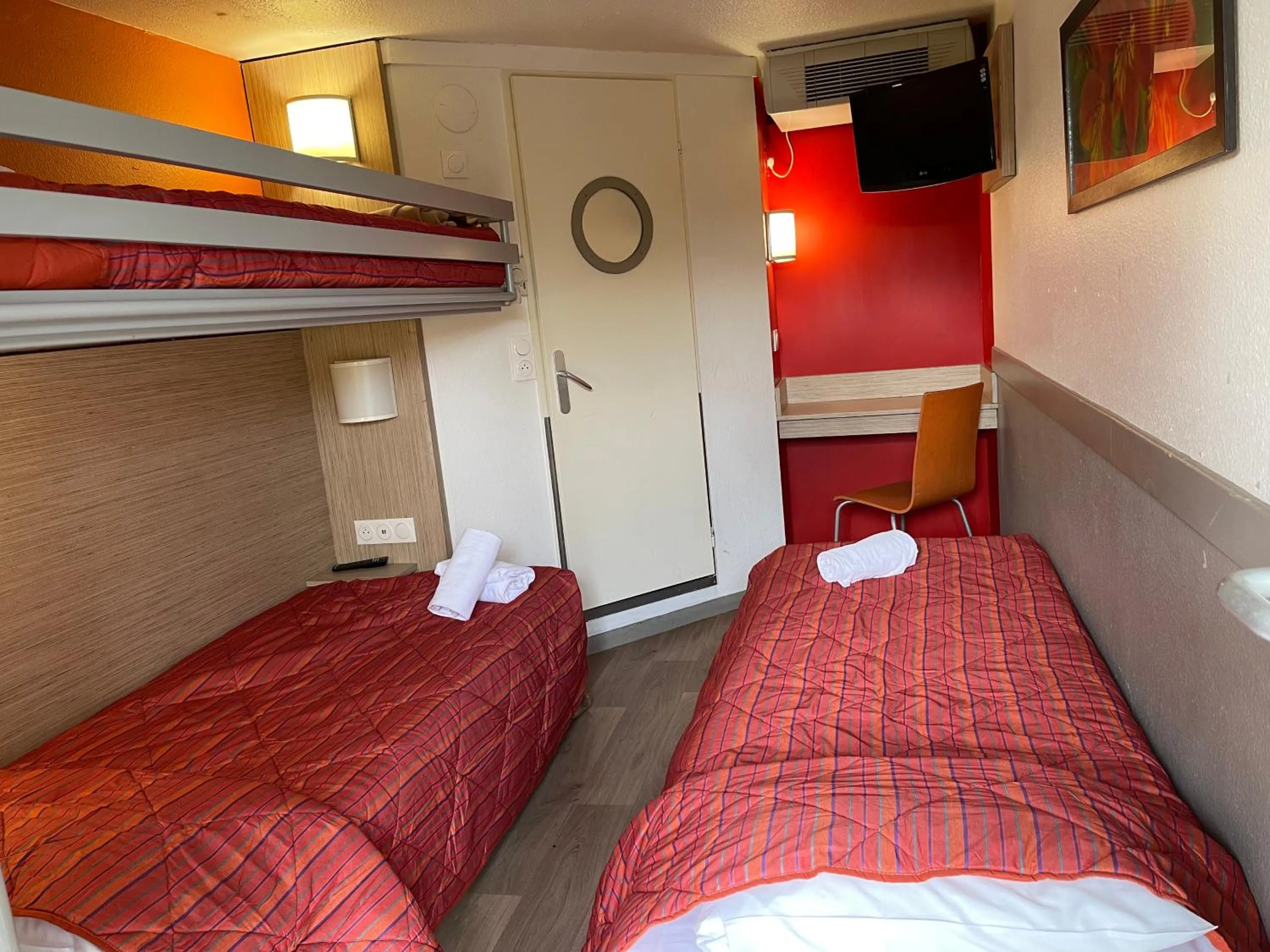 Bed in Premiere Classe Dunkerque Saint Pol Sur Mer