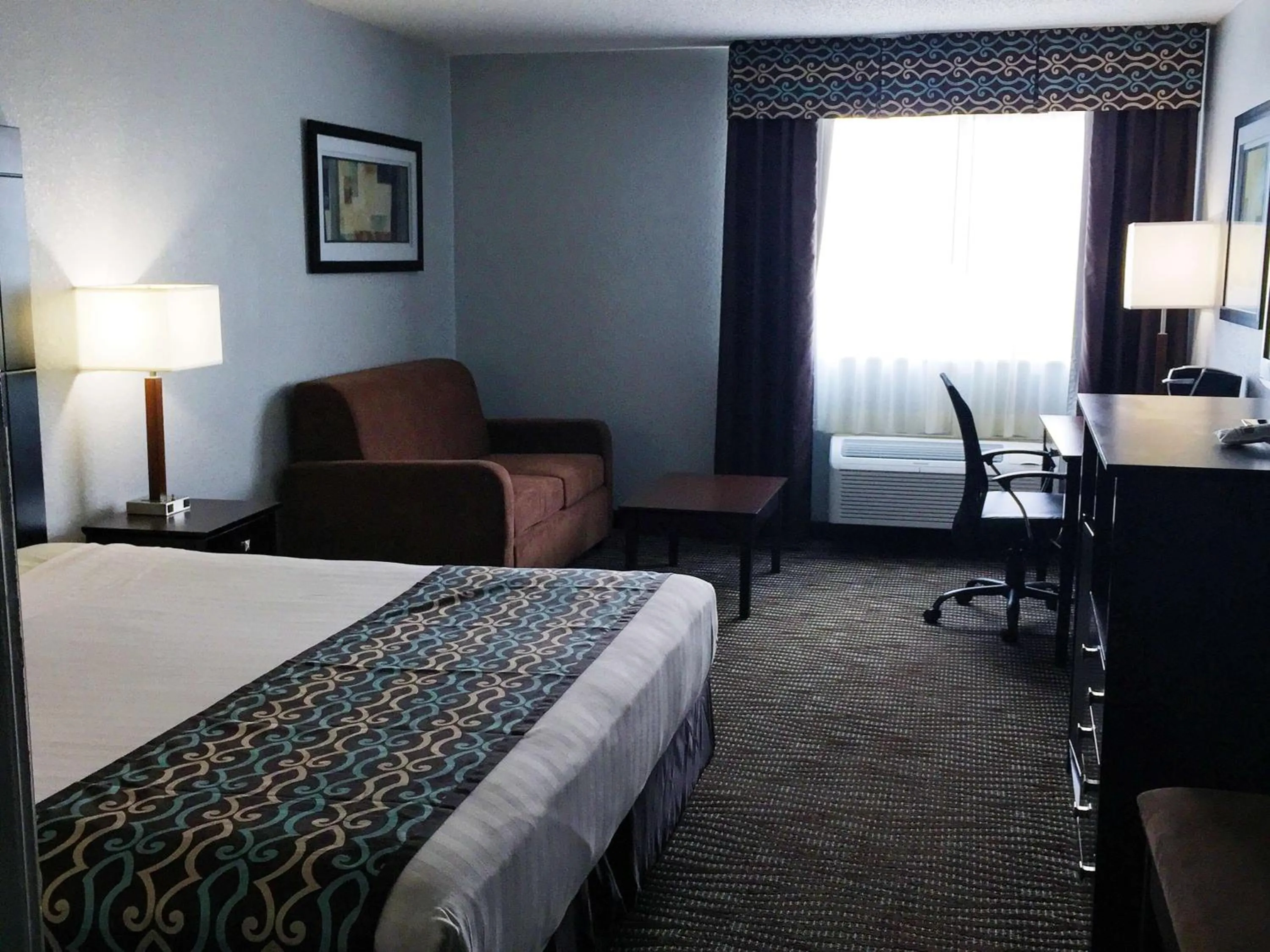Photo of the whole room, Bed in Best Western Executive Inn- Mount Gilead