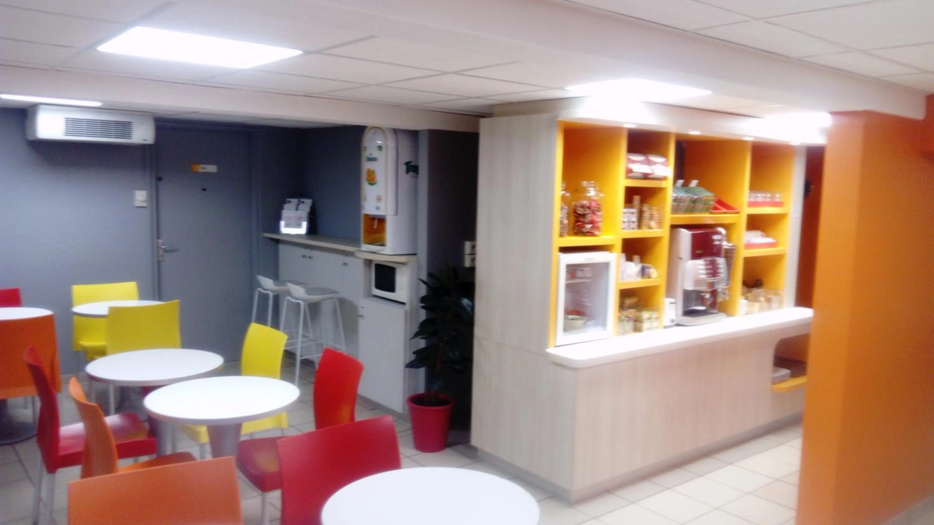 Dining area in Premiere Classe Périgueux - Boulazac