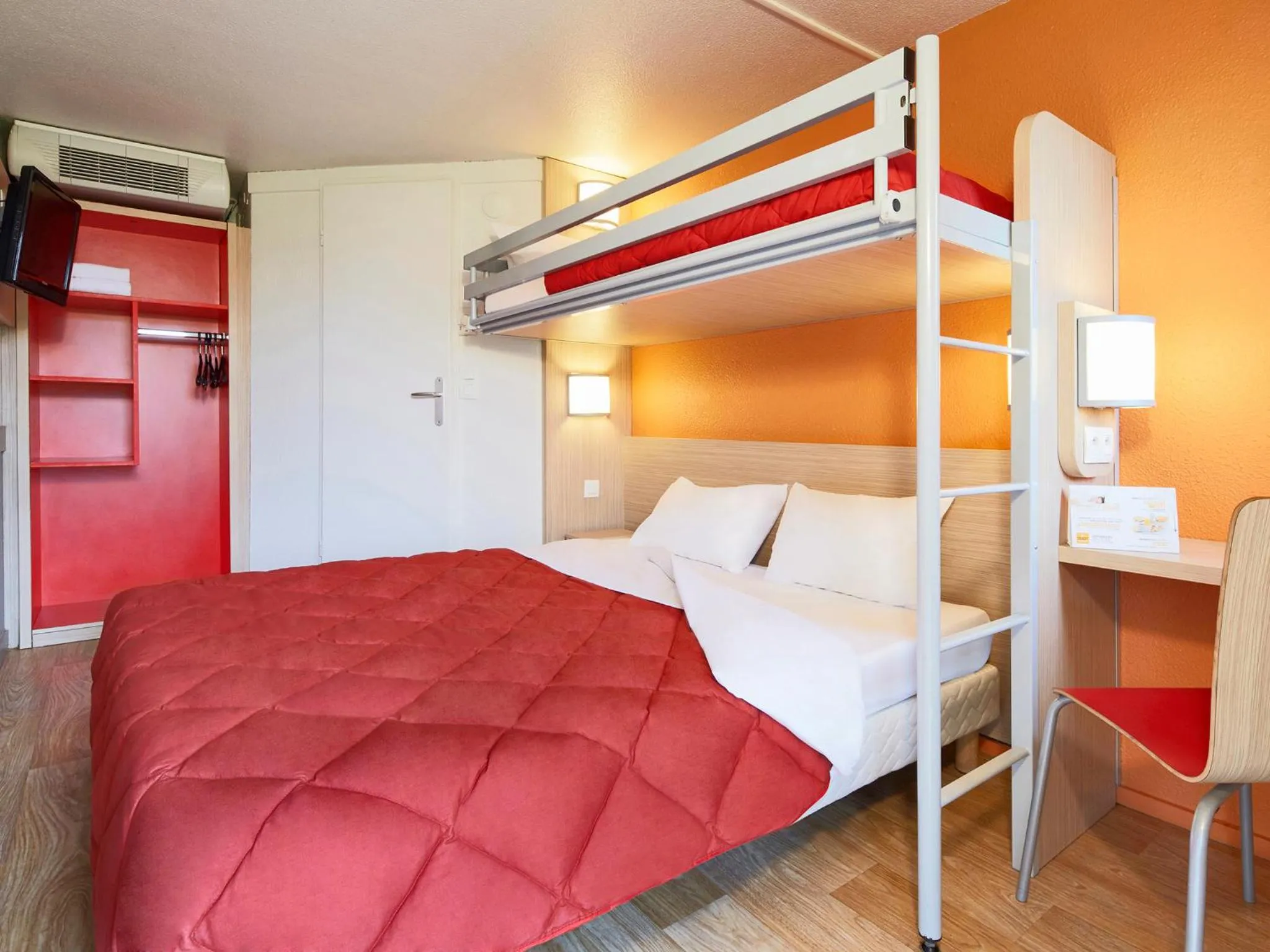 Bedroom, Bed in Premiere Classe Paris Ouest - Nanterre - La Defense