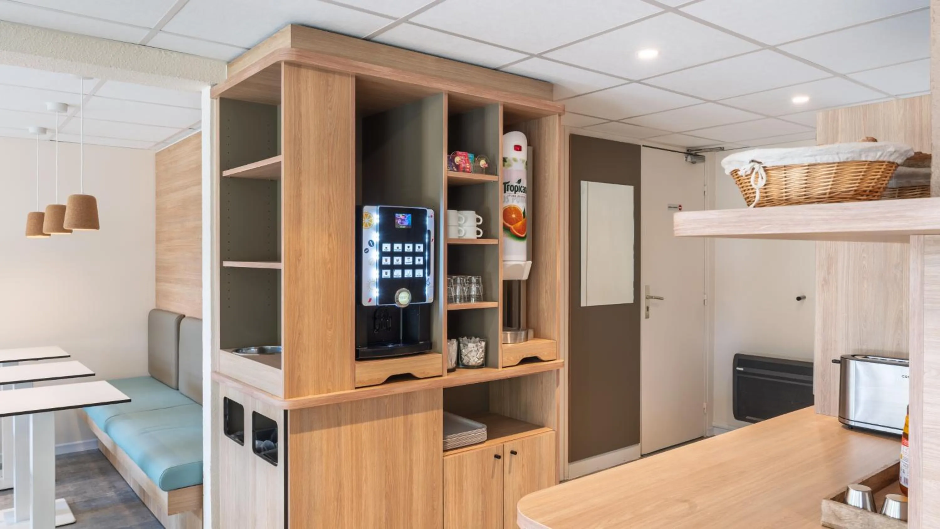 Coffee/tea facilities in Premiere Classe Niort Est La Creche