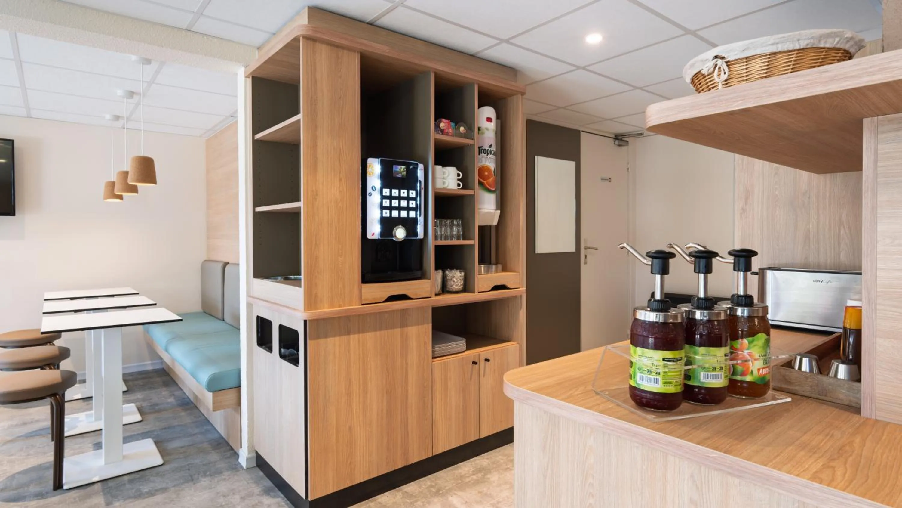 Lobby or reception in Premiere Classe Niort Est La Creche