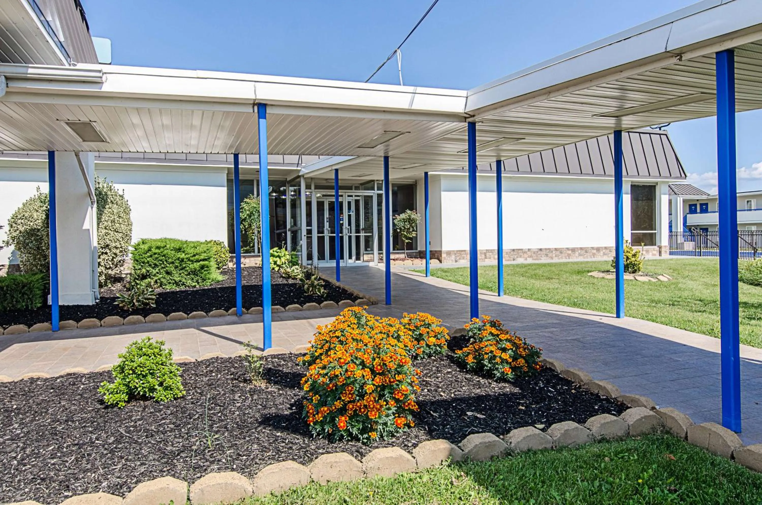 Coffee/tea facilities in Motel 6-Staunton, VA