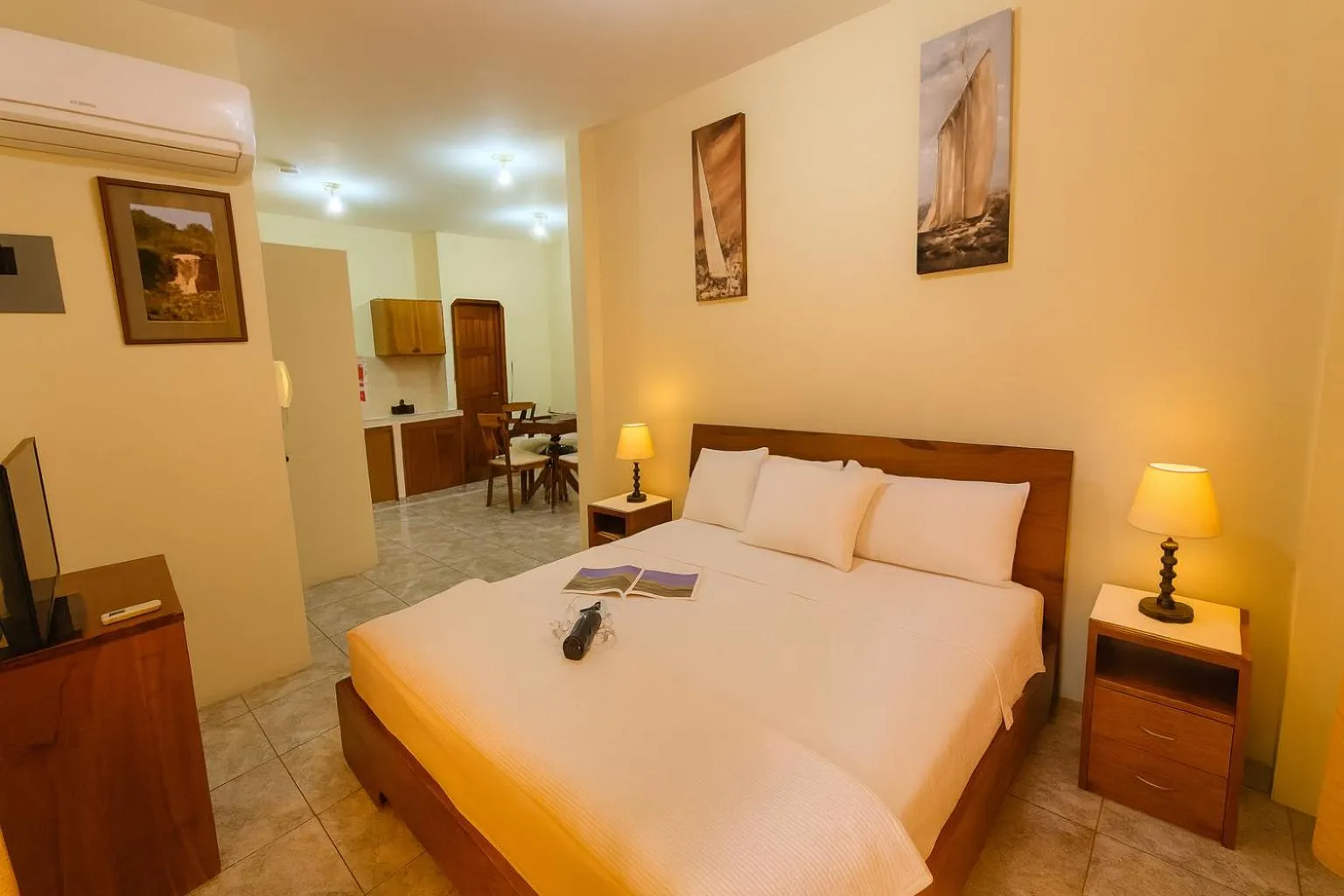 Living room, Bed in Hotel Del Sol Galapagos