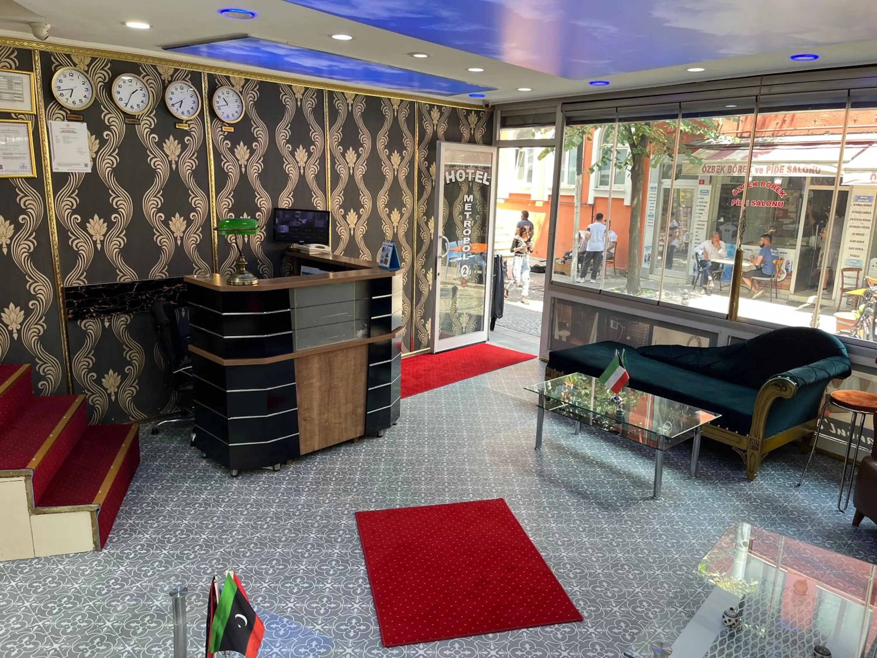 Lobby or reception in Metropol hotel 2