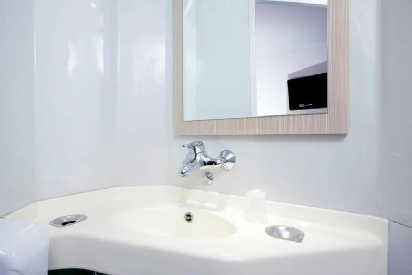 Bathroom in Premiere Classe Lille Sud - Seclin