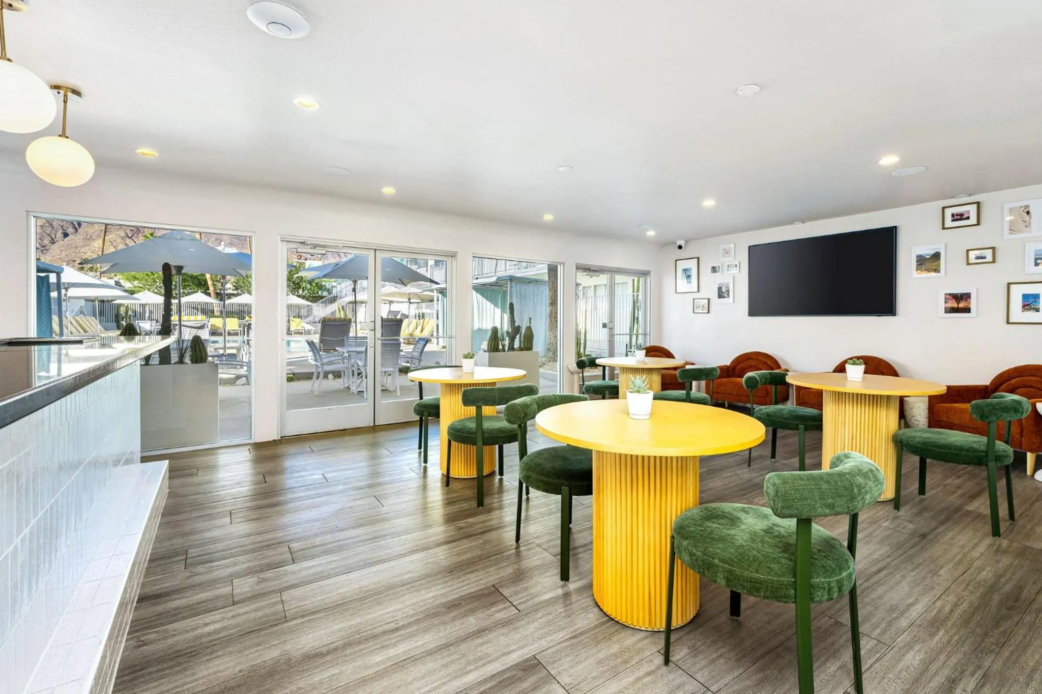 Lounge or bar in The Skylark, a Palm Springs Hotel