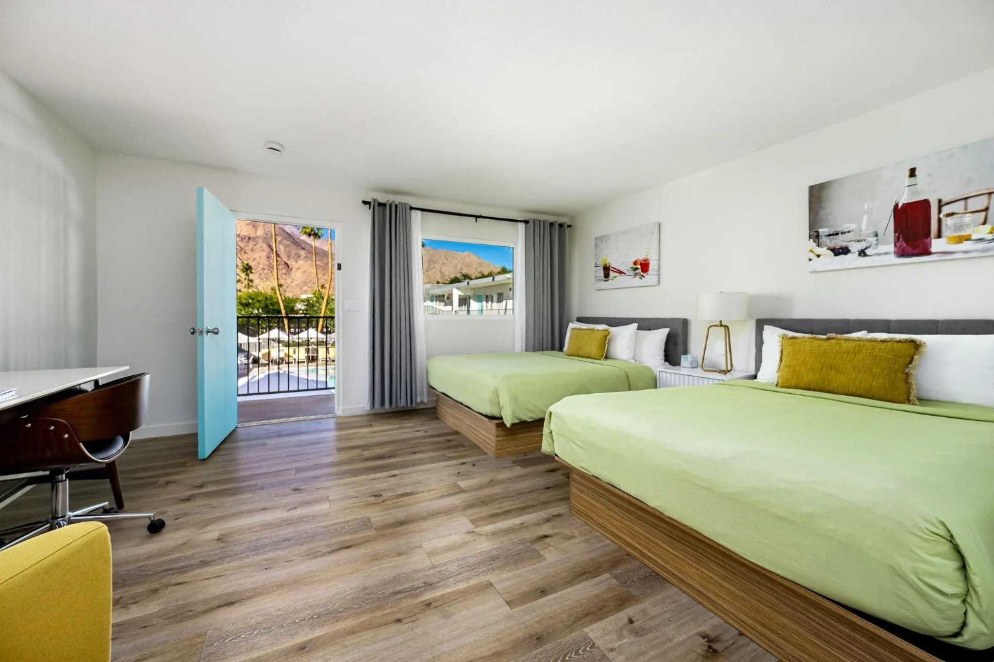 View (from property/room), Bed in The Skylark, a Palm Springs Hotel