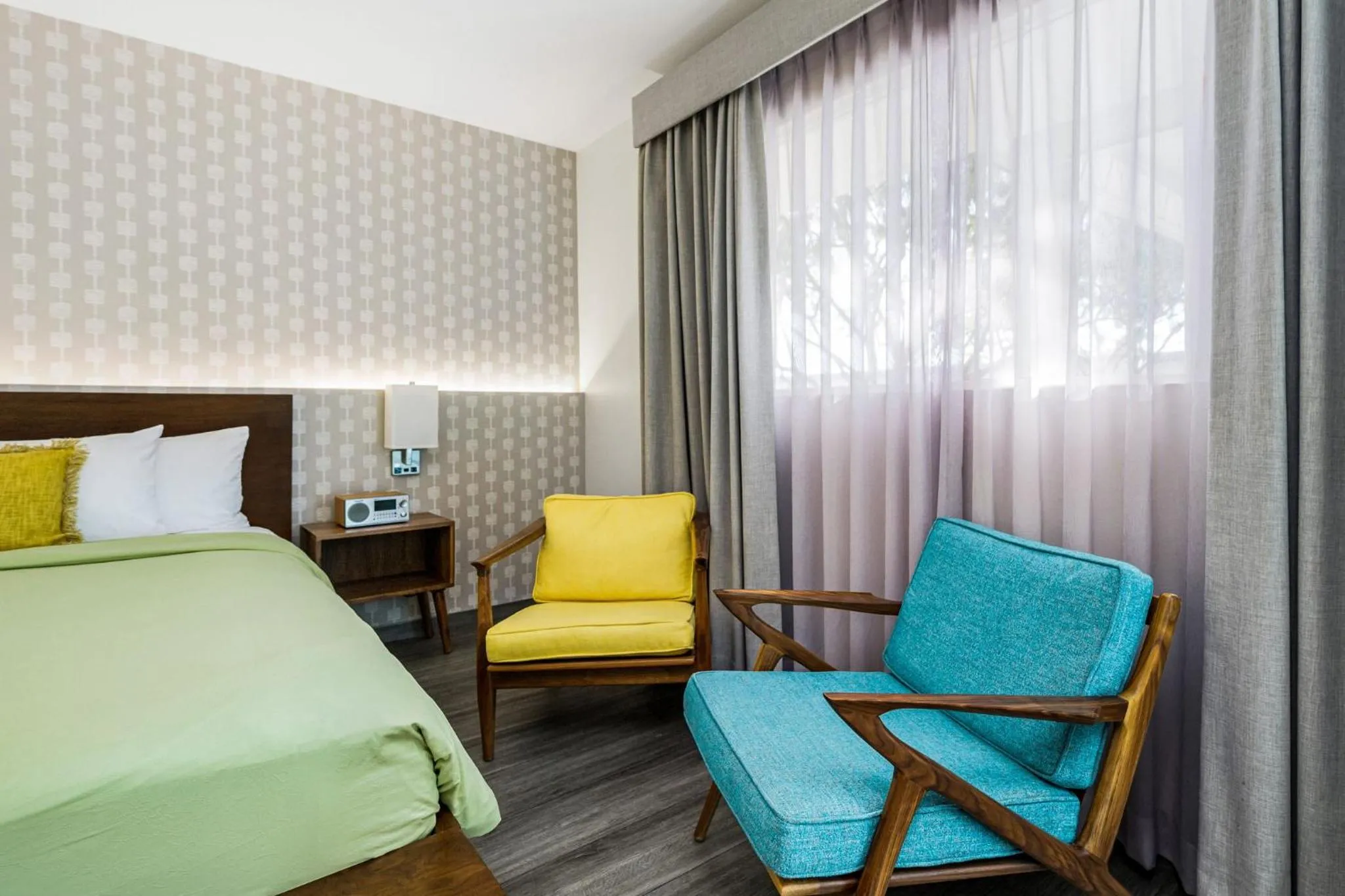 Seating area, Bed in The Skylark, a Palm Springs Hotel