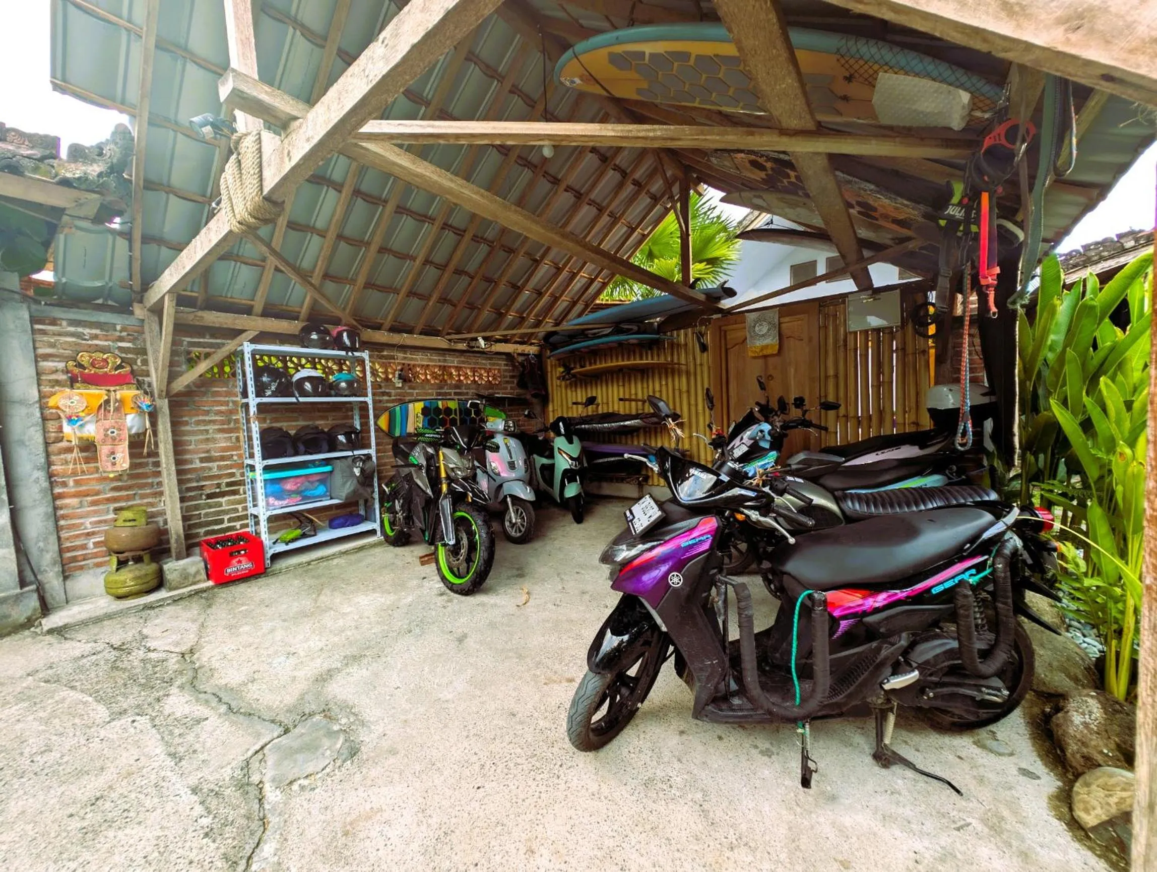 Parking in Ayumar Homestay Medewi