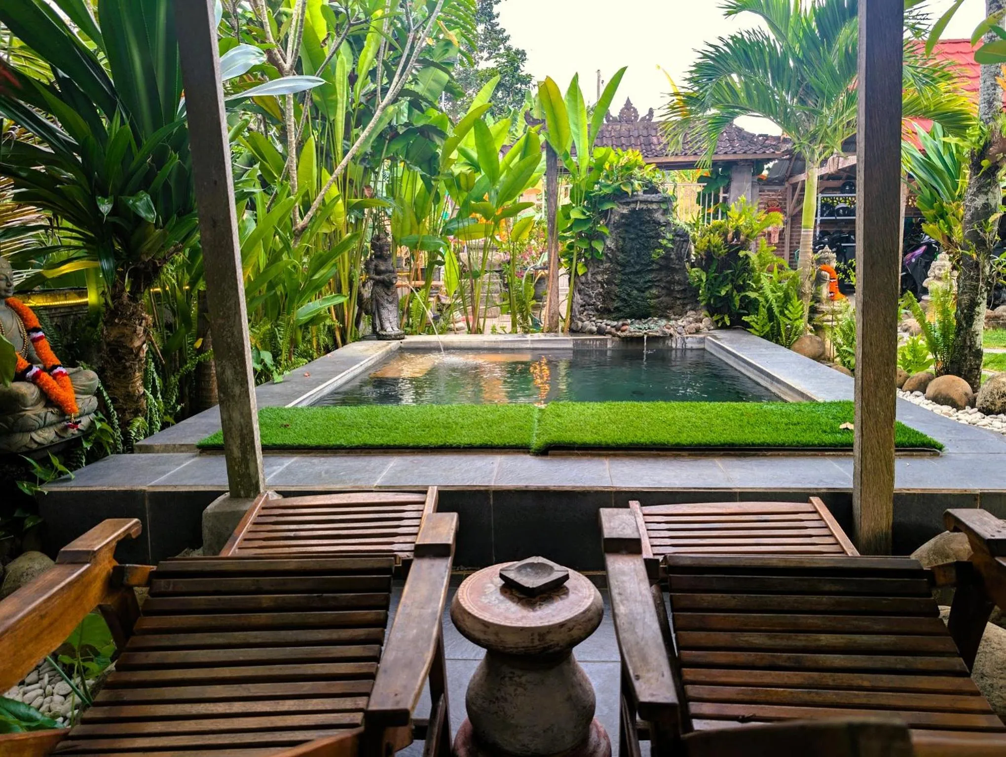 Swimming pool in Ayumar Homestay Medewi