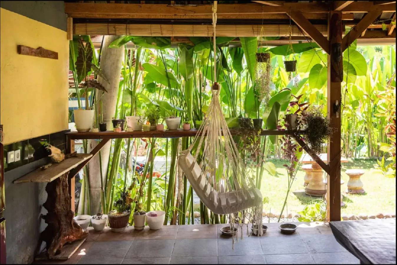 Communal kitchen in Ayumar Homestay Medewi