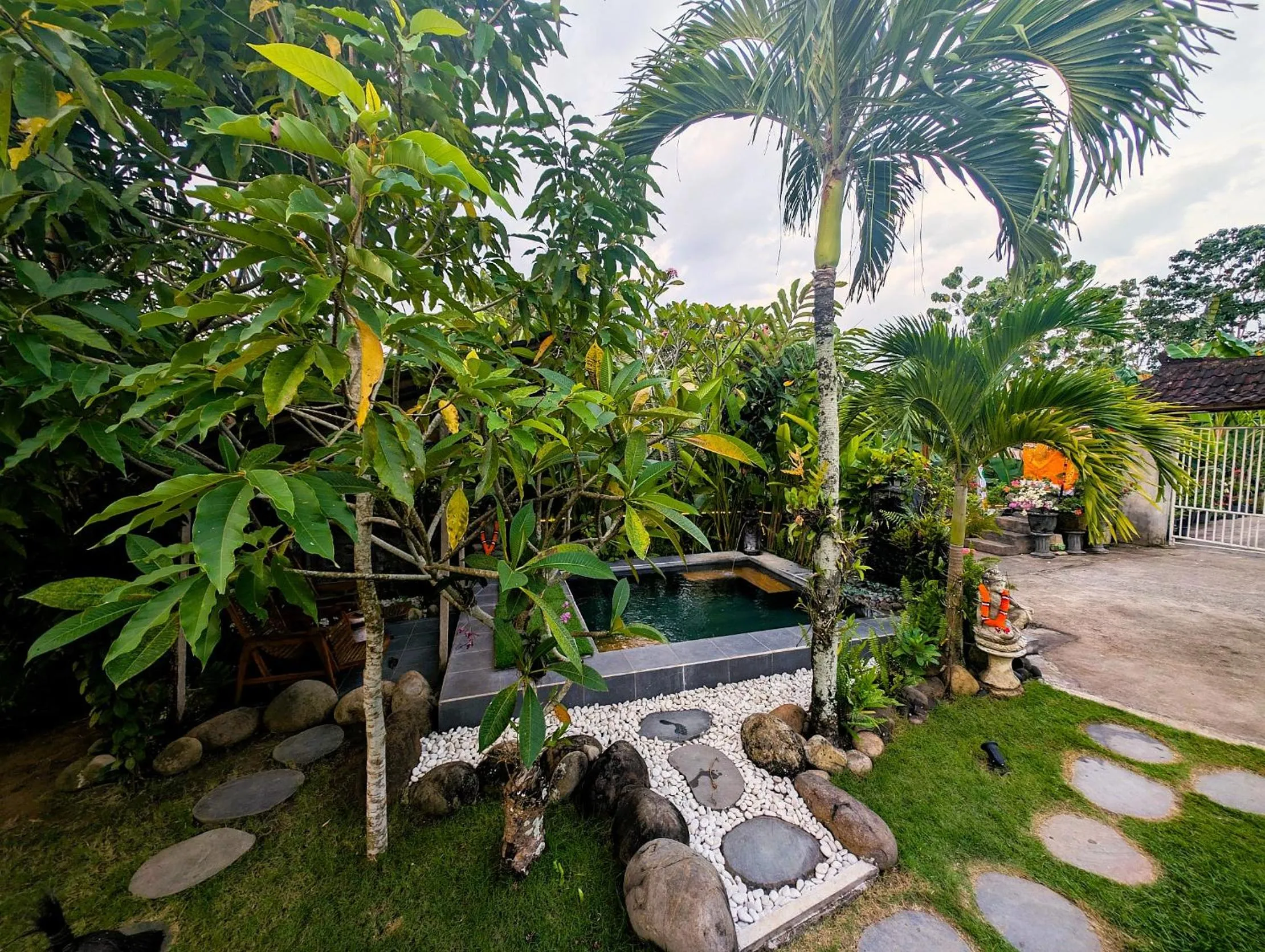 Swimming pool in Ayumar Homestay Medewi