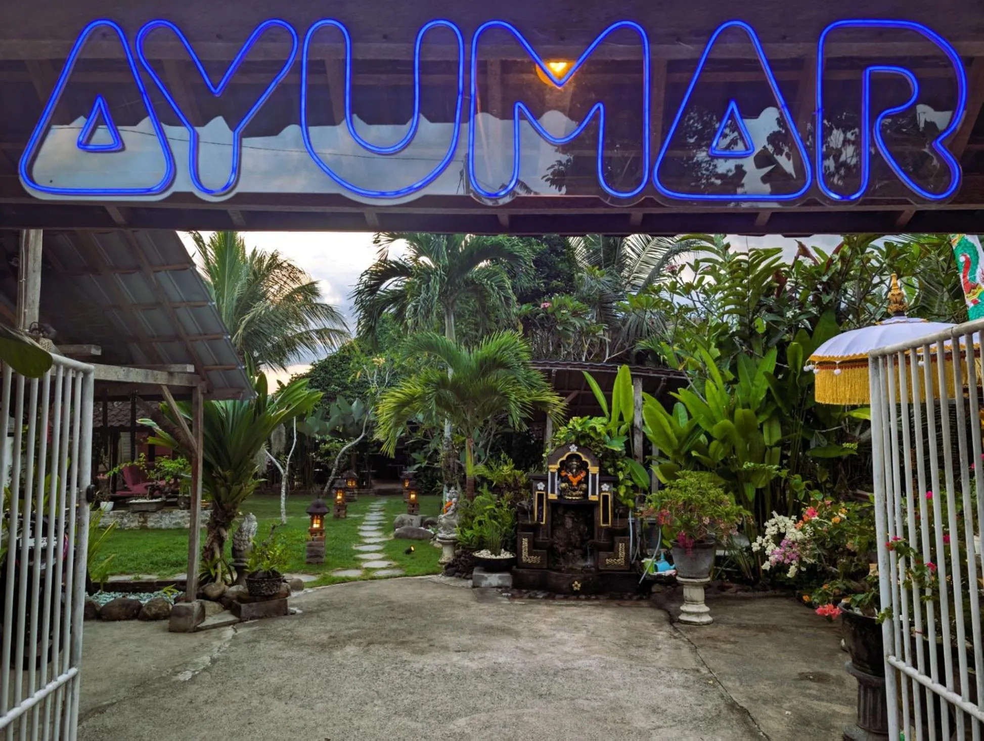 Facade/entrance in Ayumar Homestay Medewi