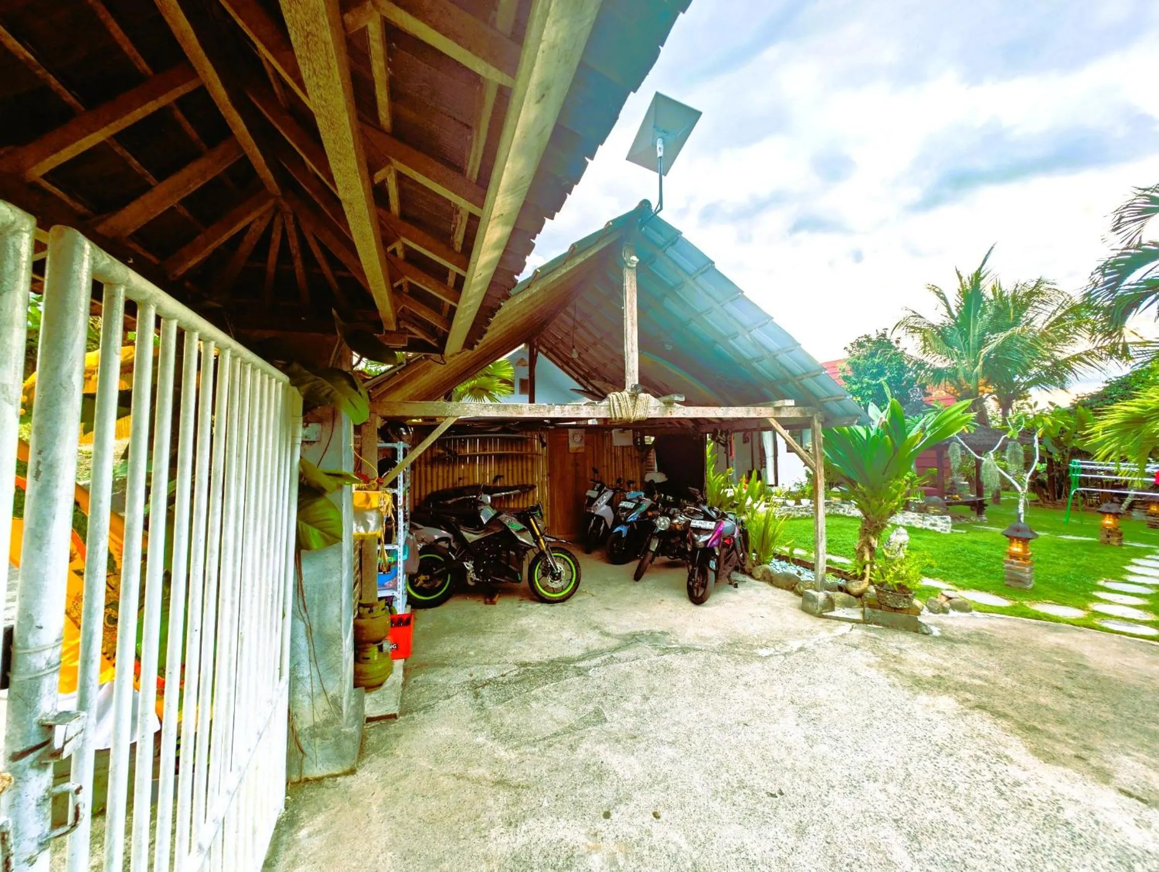 Parking in Ayumar Homestay Medewi