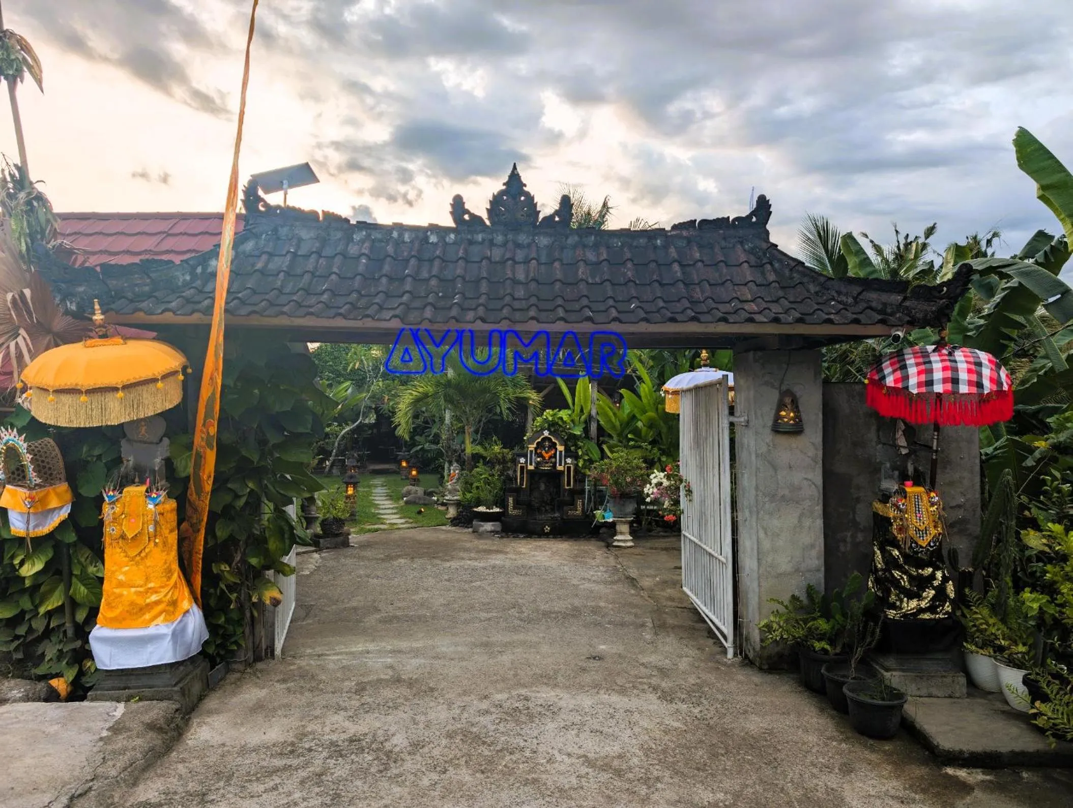 Facade/entrance in Ayumar Homestay Medewi