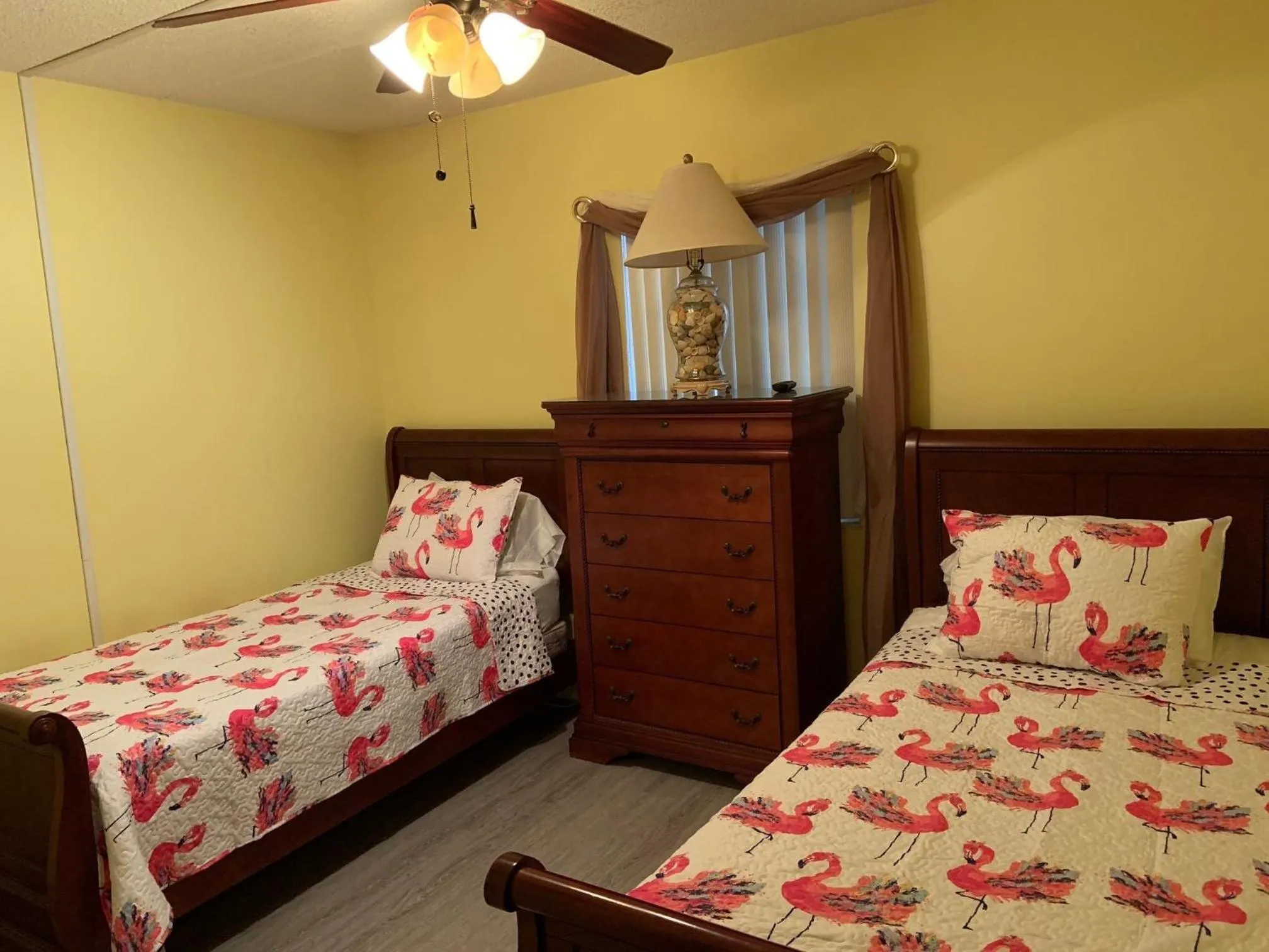 Bed in St. Augustine Ocean & Racquet Resort