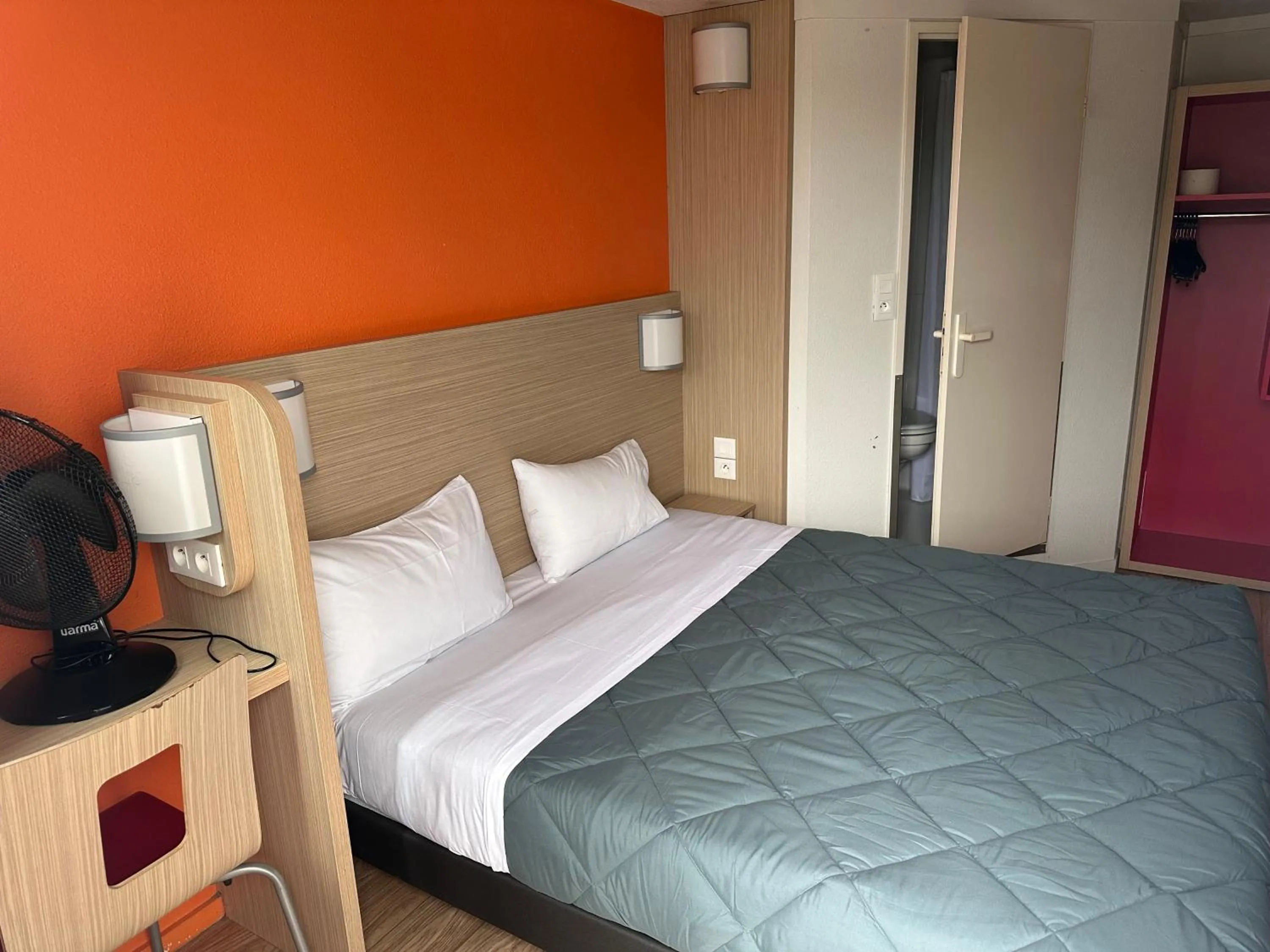 Bedroom, Bed in Premiere Classe Nantes Est St Sebastien Sur Loire