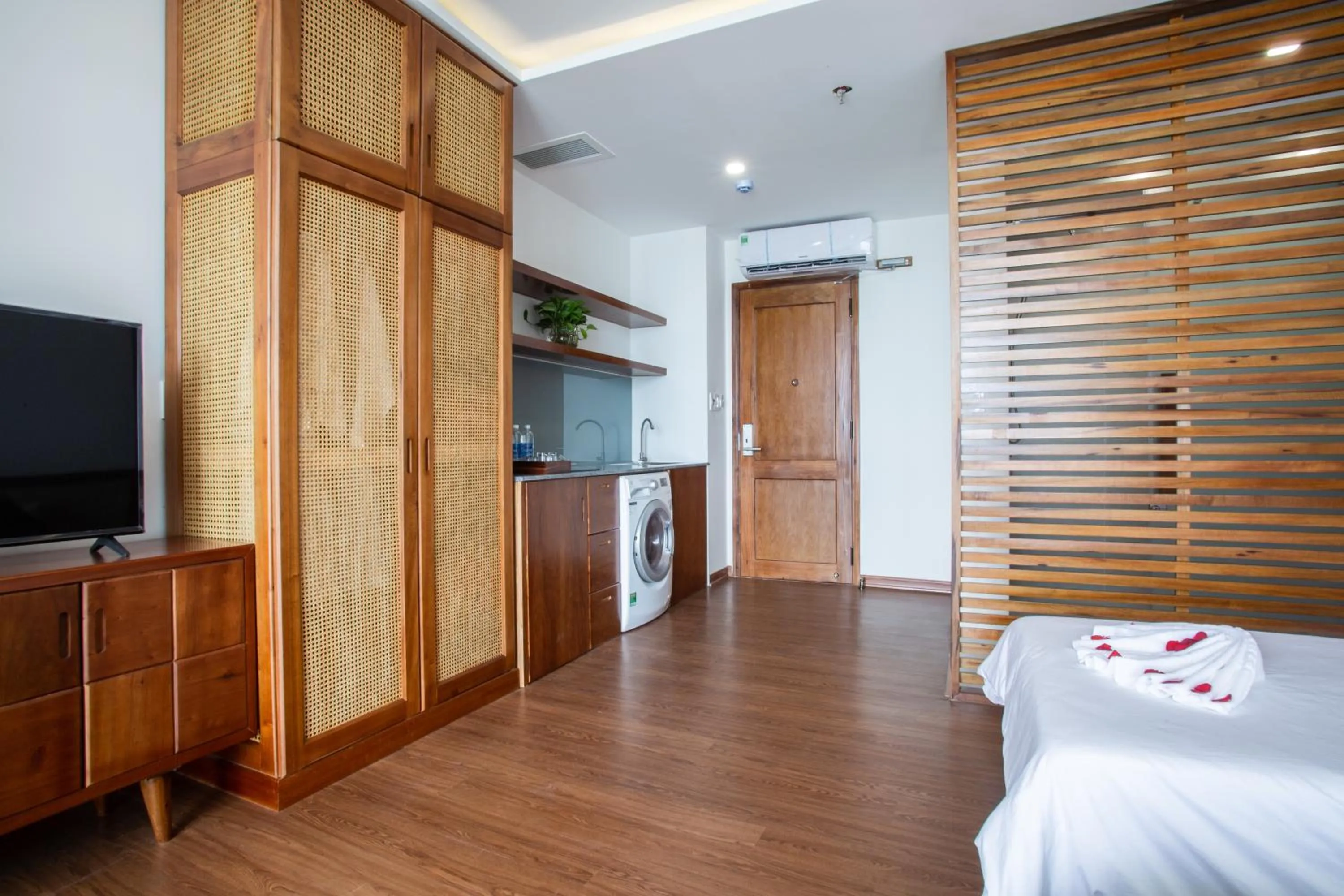 Kitchen or kitchenette, Bed in Luu Ngai Condotel Quy Nhon
