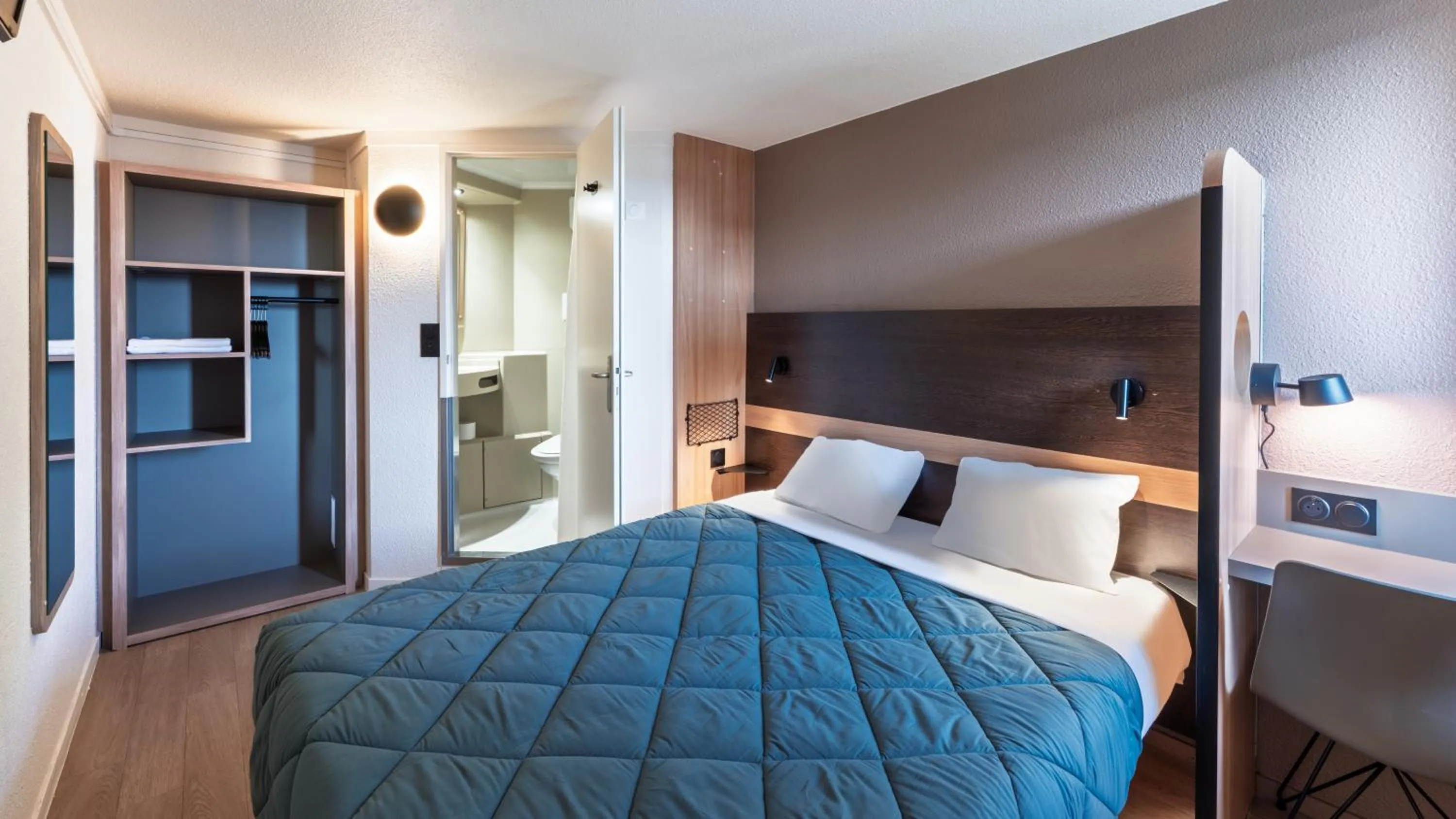 Bed in Premiere Classe Valenciennes Sud - Rouvignies