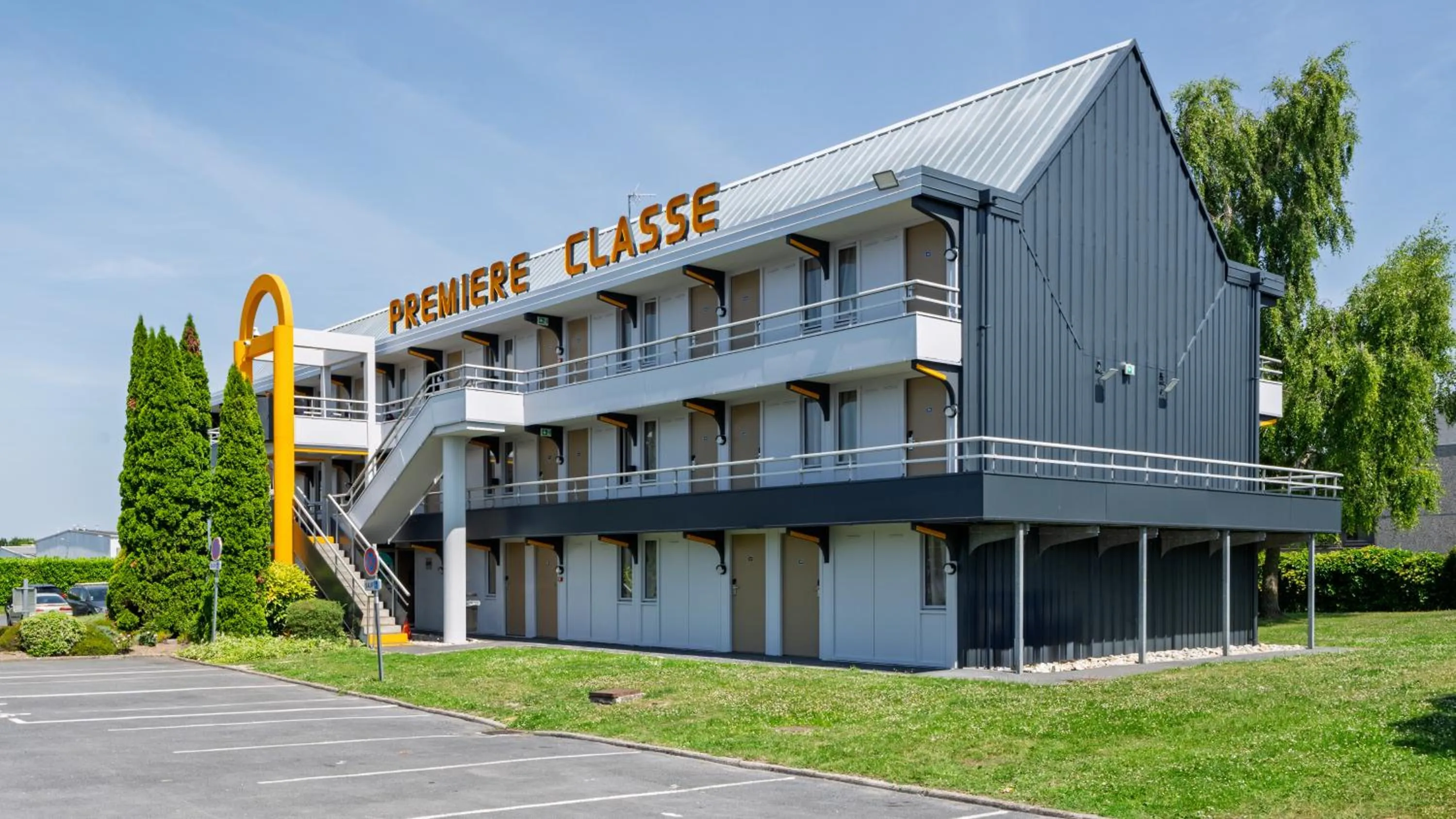 Property building in Premiere Classe Valenciennes Sud - Rouvignies