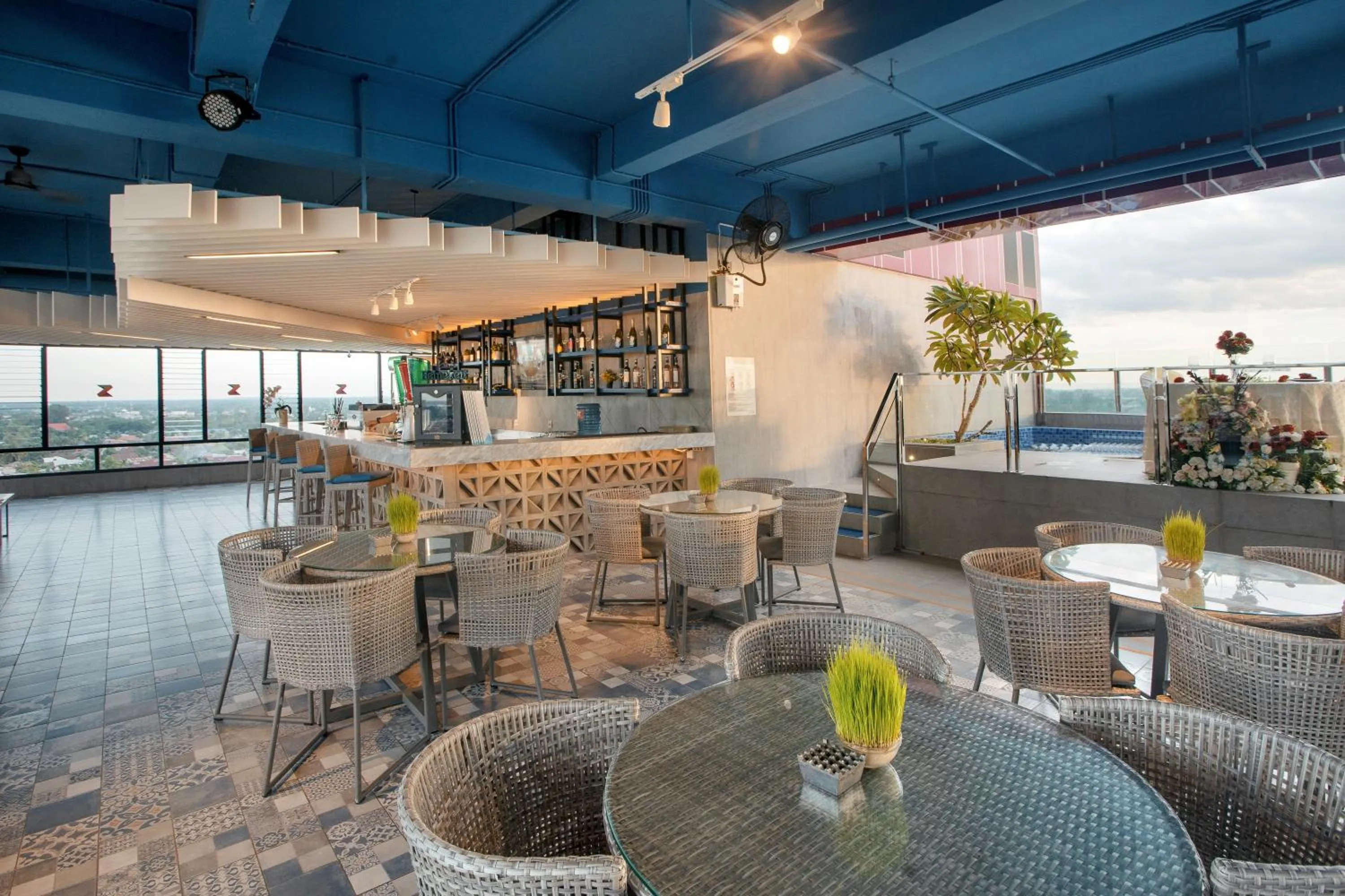 Lounge or bar in The Zuri Dumai