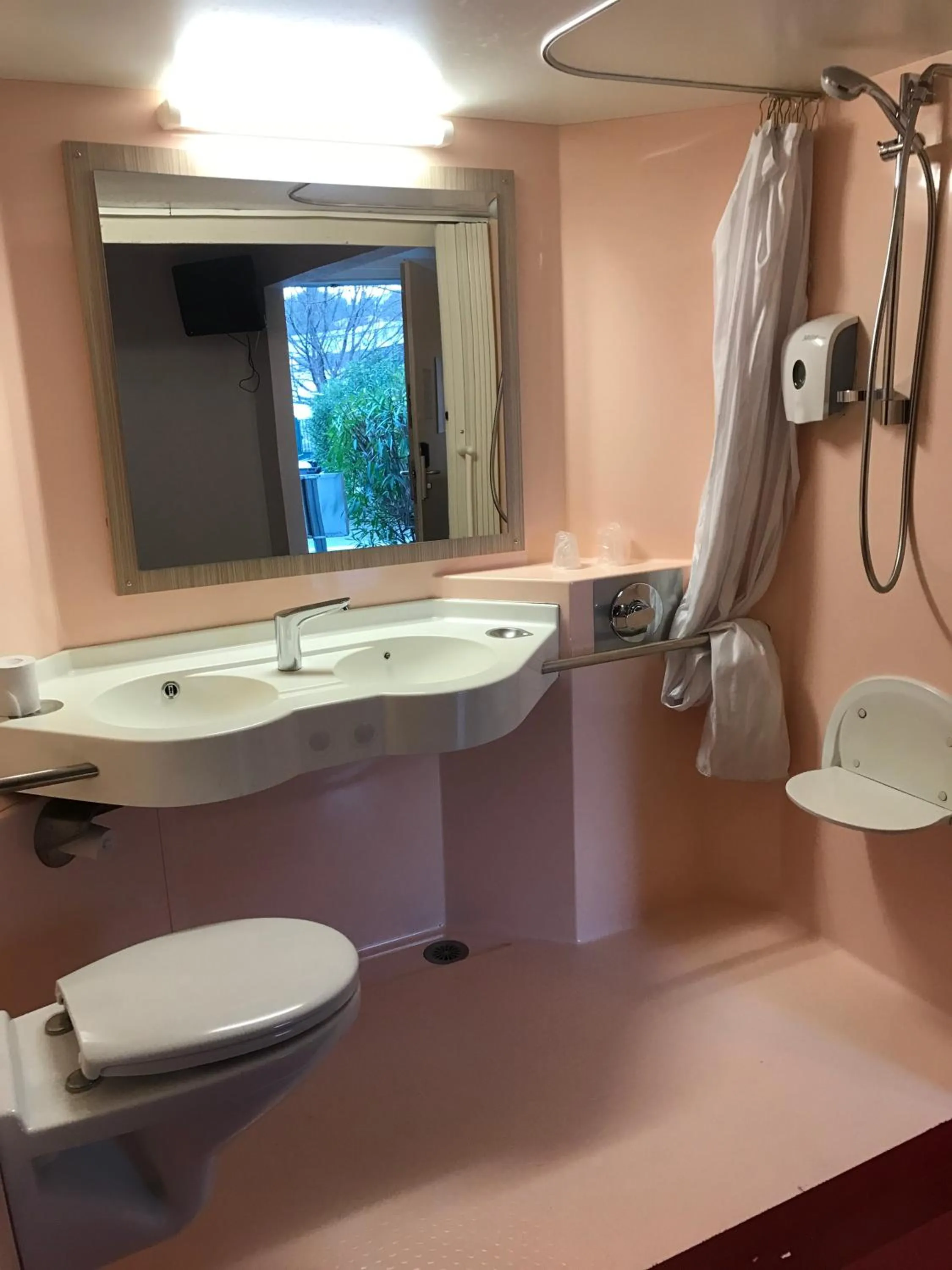 Bathroom in Premiere Classe Marseille La Valentine