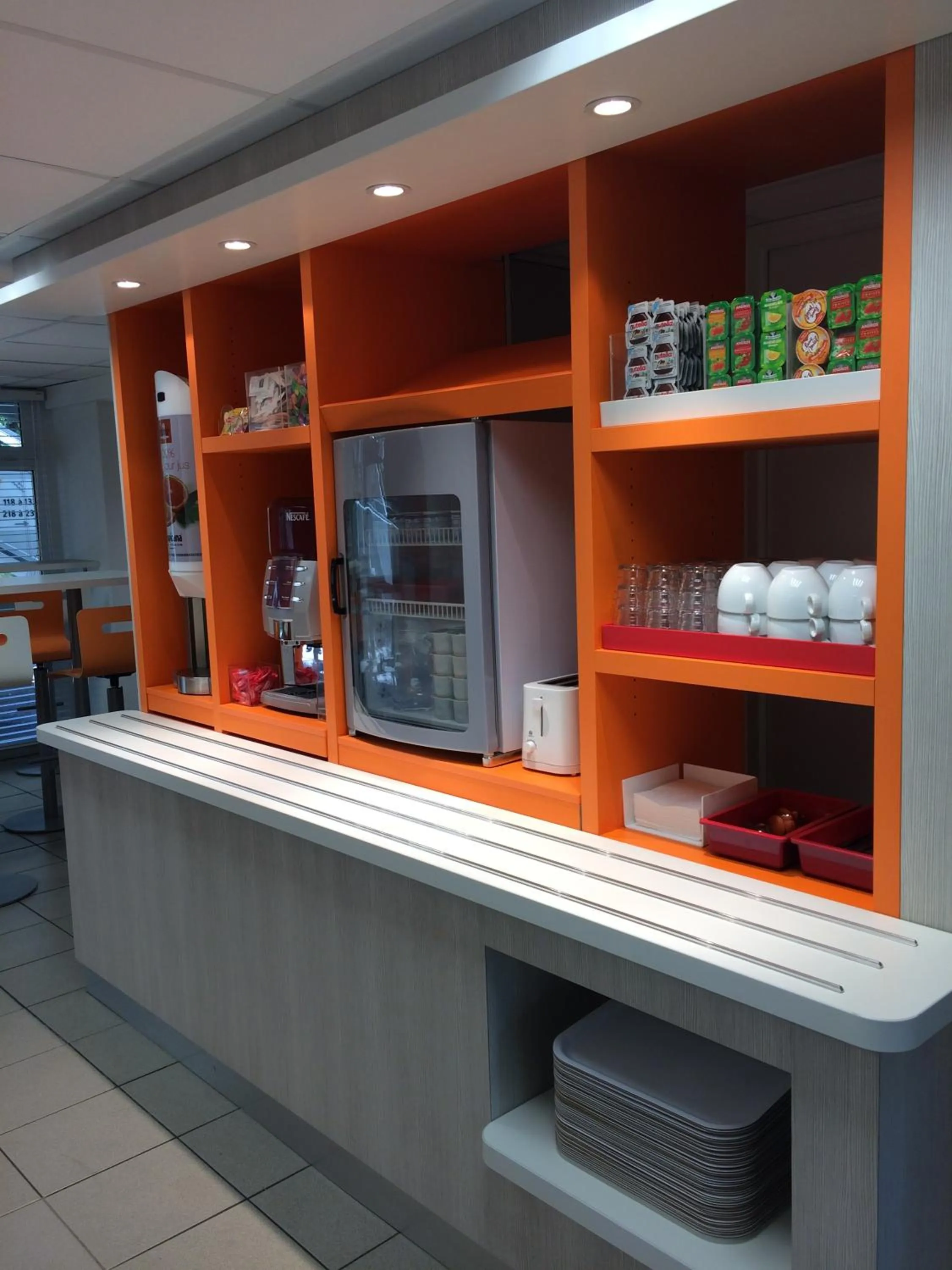 Restaurant/places to eat in Premiere Classe Marseille La Valentine