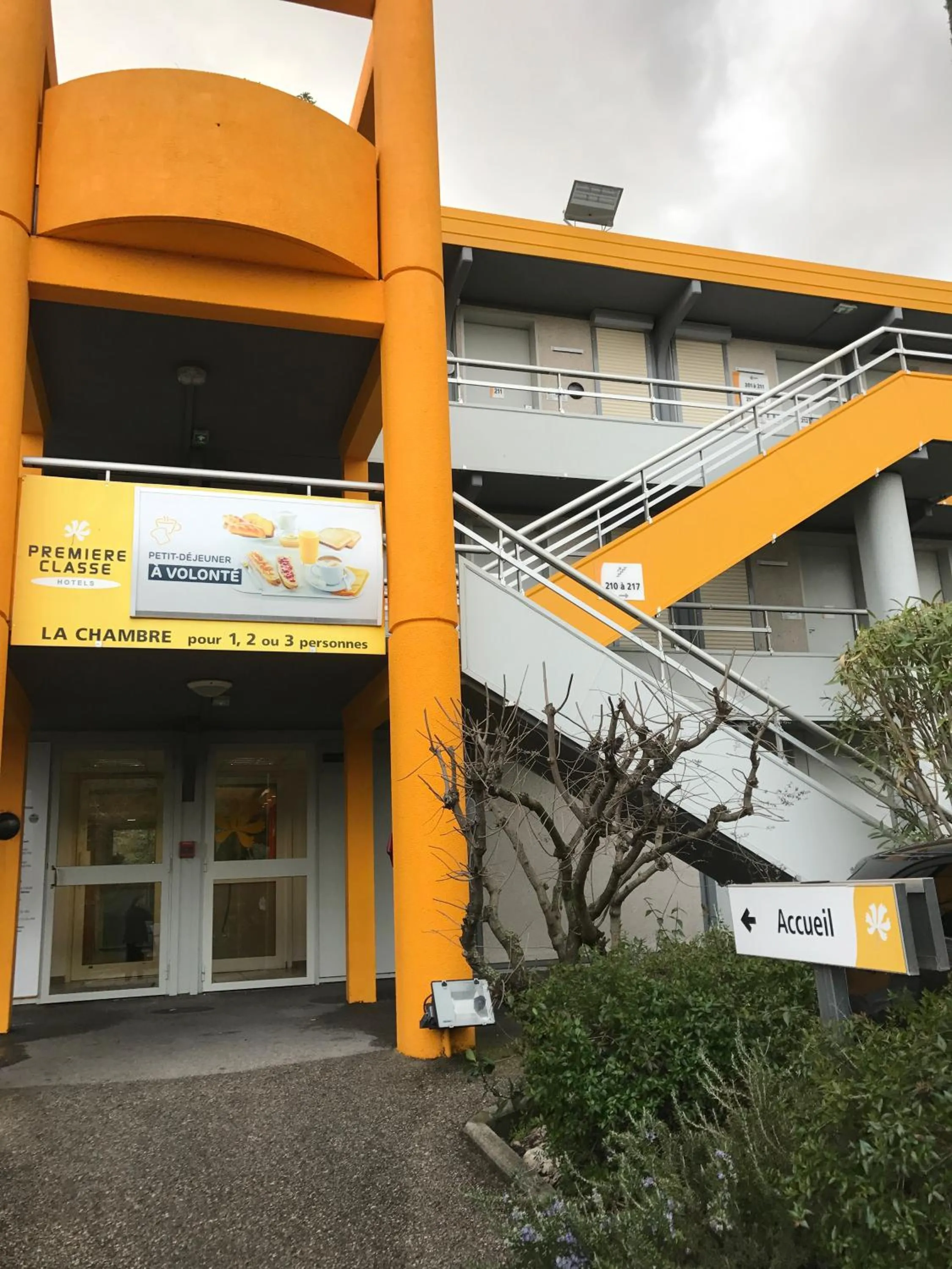 Facade/entrance in Premiere Classe Marseille La Valentine