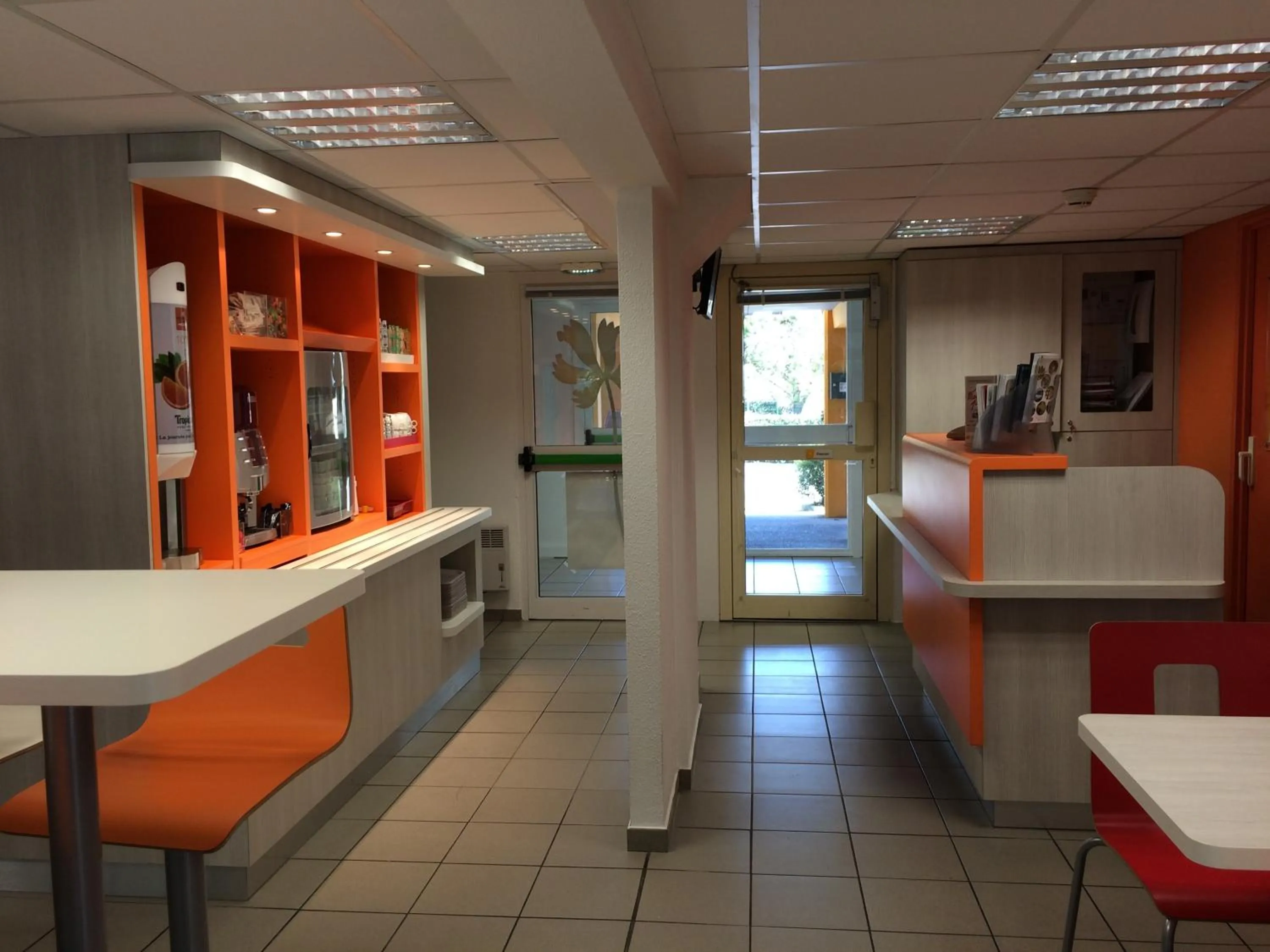 Lobby or reception in Premiere Classe Marseille La Valentine