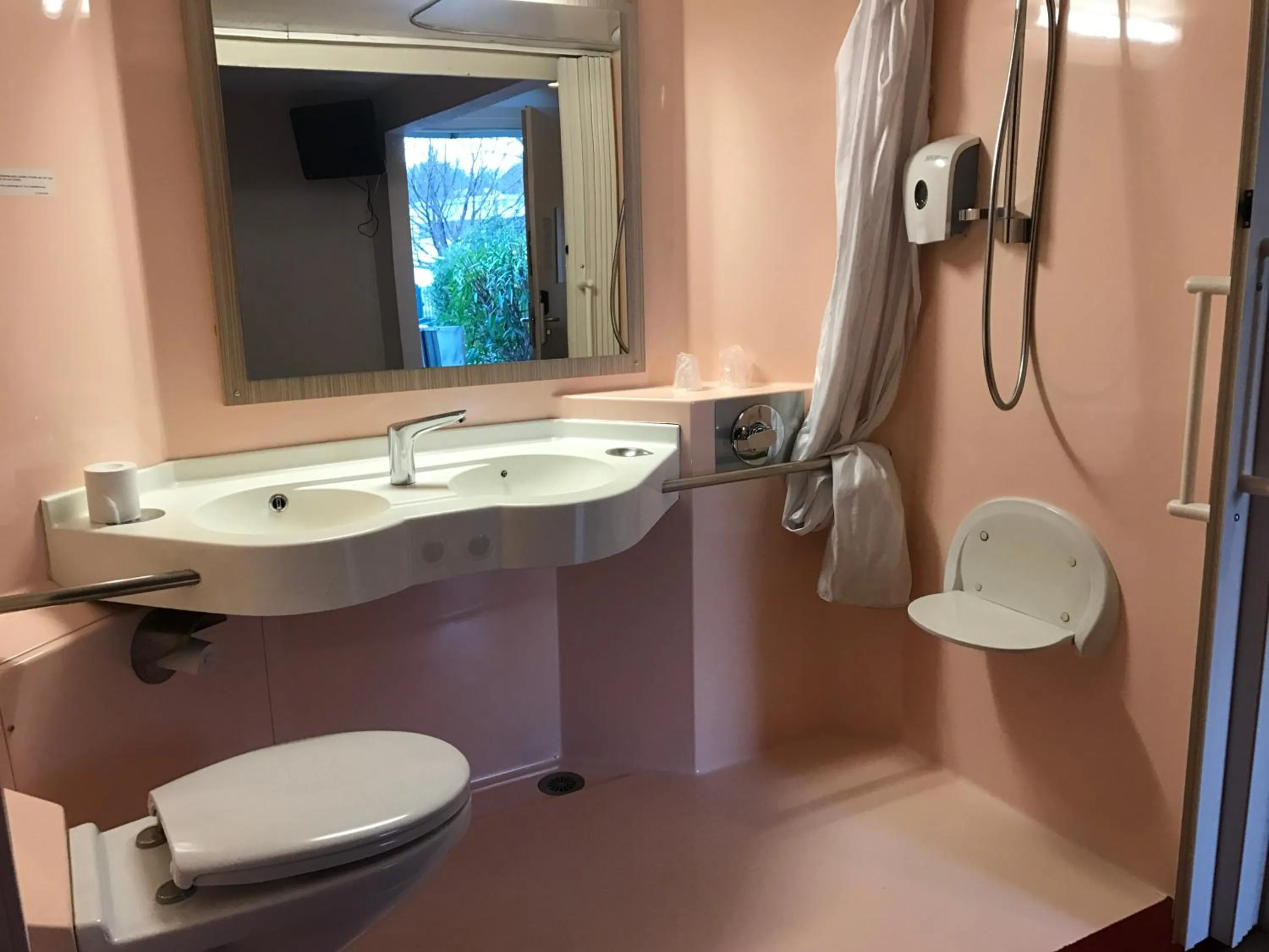 Bathroom in Premiere Classe Marseille La Valentine