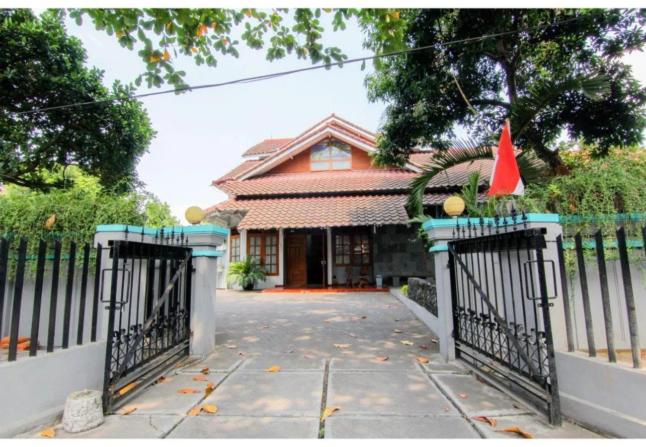 Facade/entrance in Embe Enem Homestay