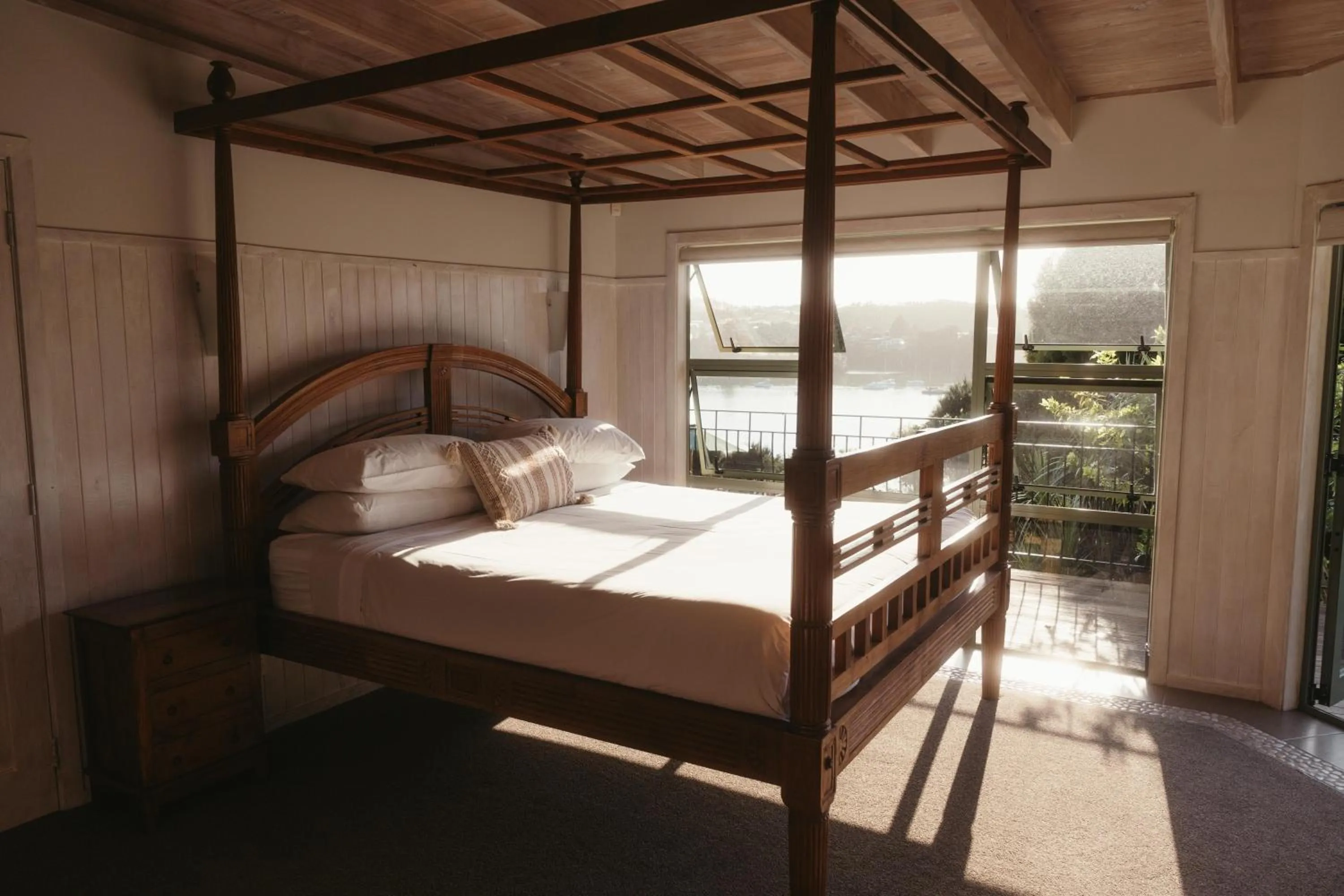 Balcony/Terrace, Bed in Cliff Edge by the Sea