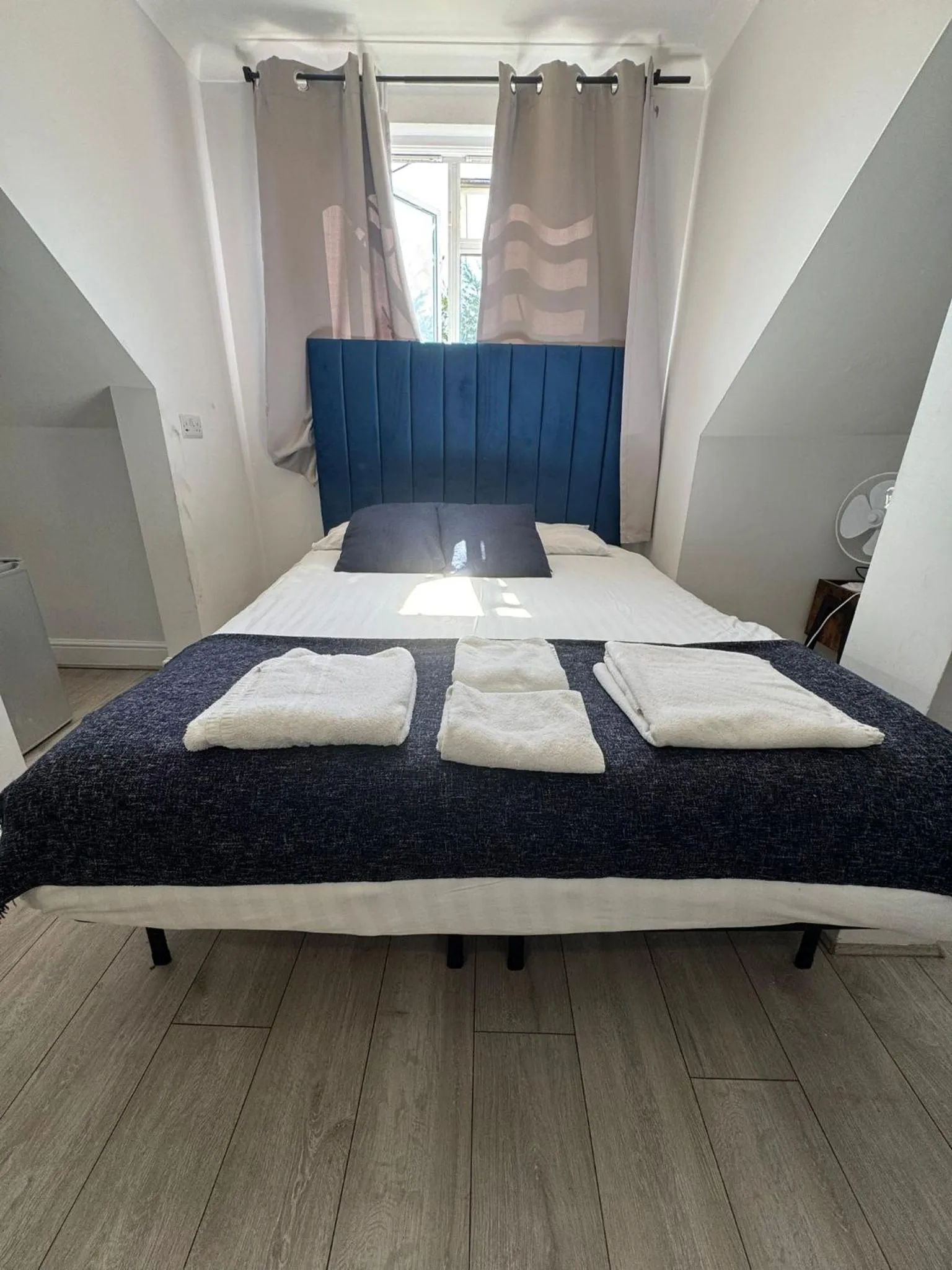 Bed in Golders Park Hotel