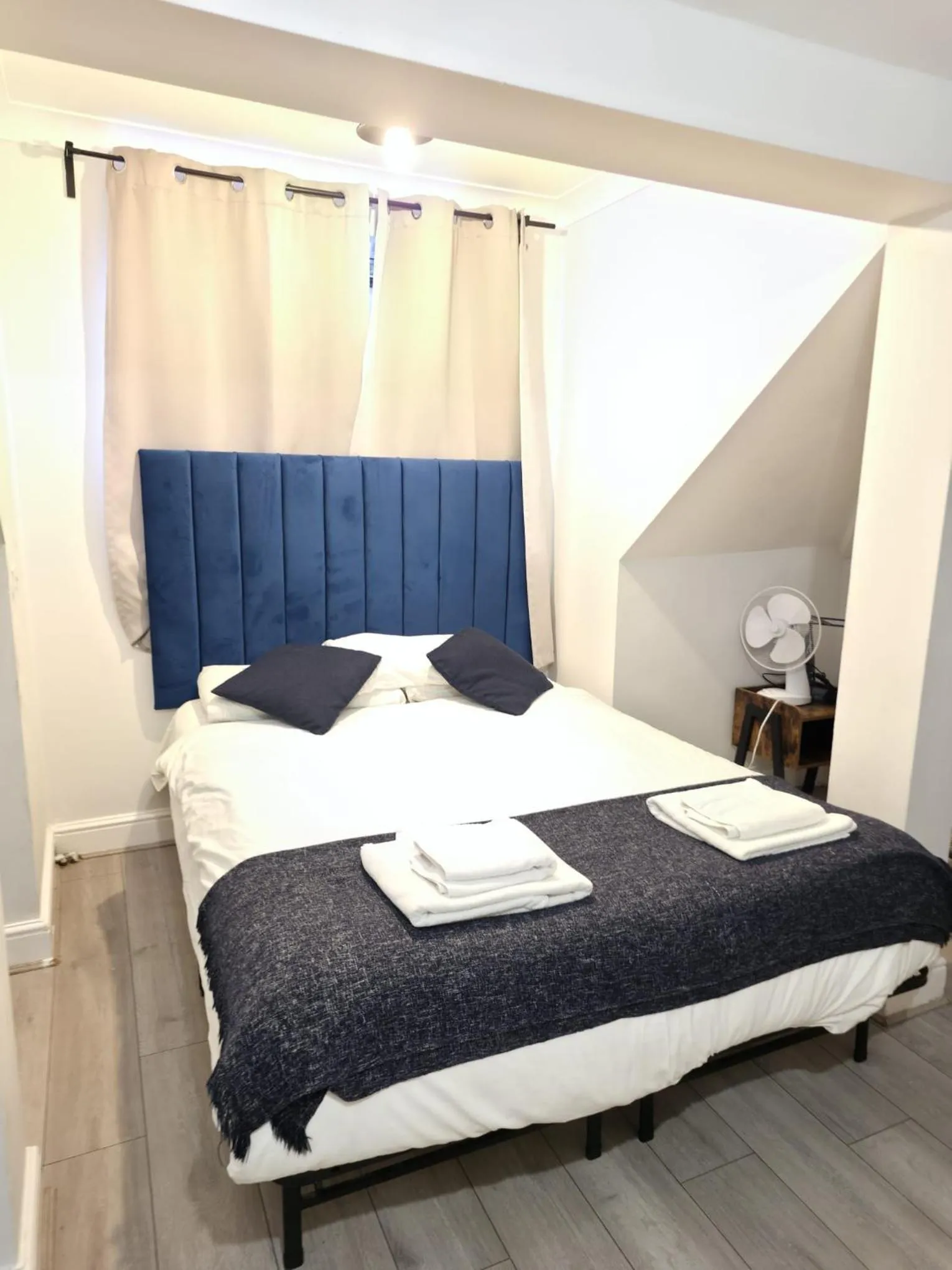 Bed in Golders Park Hotel