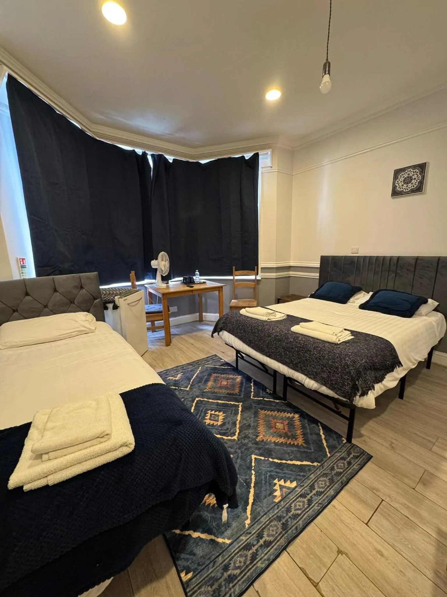 Bed in Golders Park Hotel