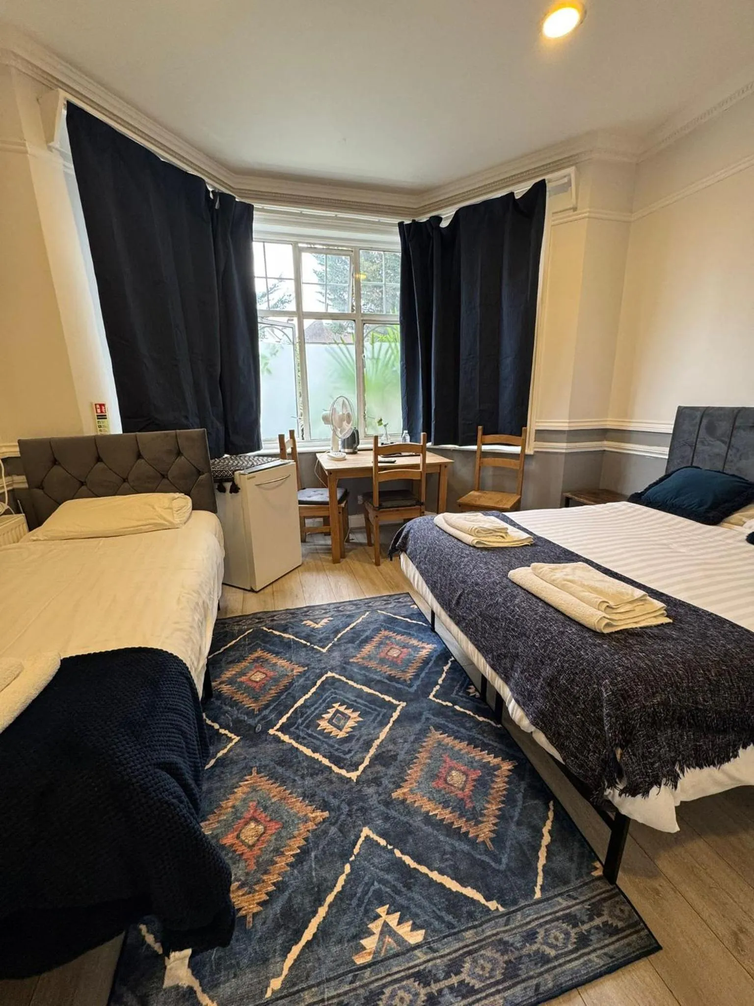 Bed in Golders Park Hotel