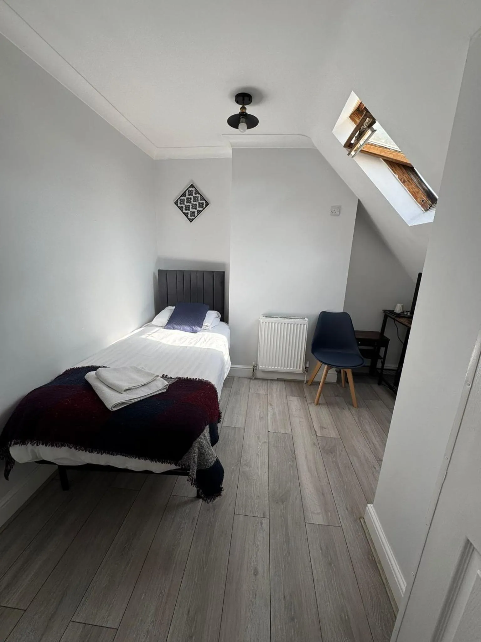 Bed in Golders Park Hotel