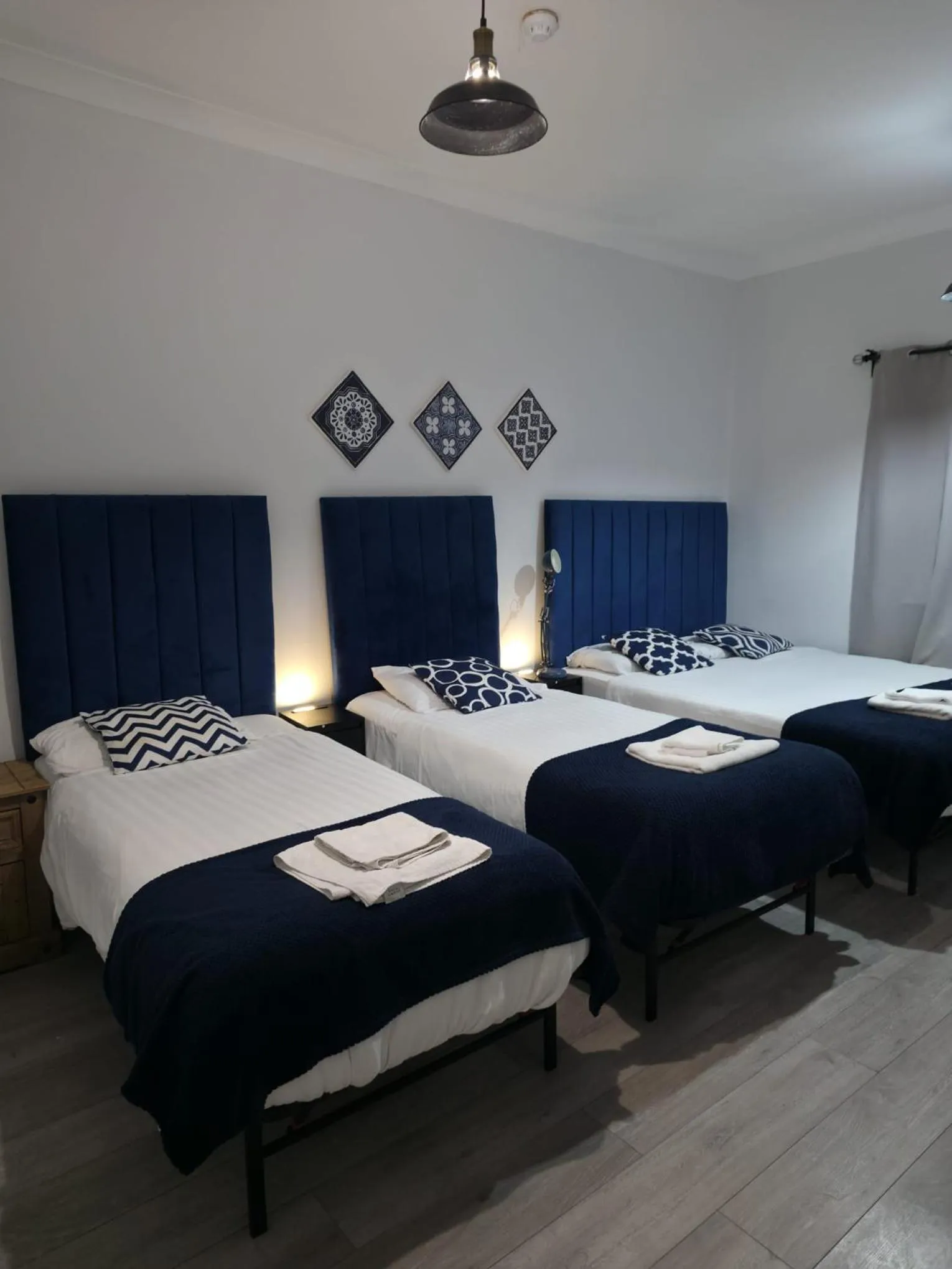 Bed in Golders Park Hotel