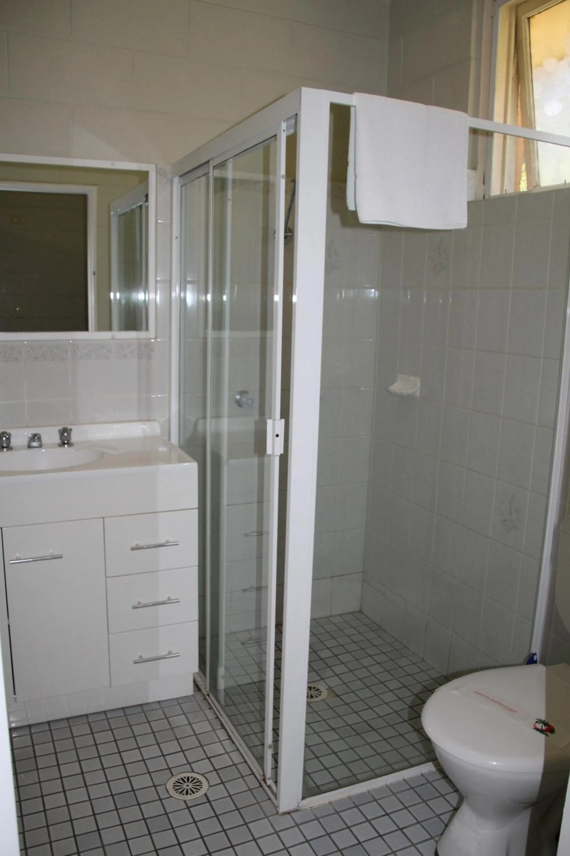 Shower in Central Coast Motel