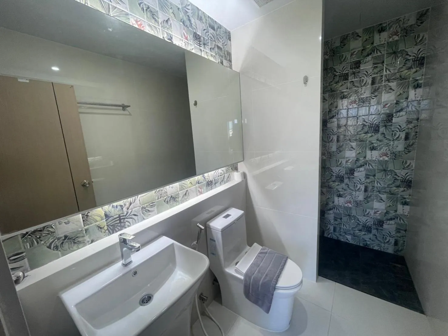 Shower in Baan Bangkok 97 Hotel