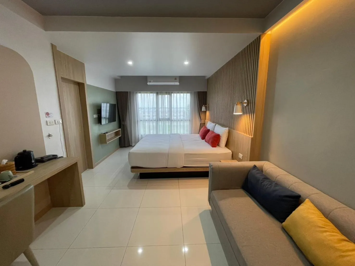 Photo of the whole room, Bed in Baan Bangkok 97 Hotel